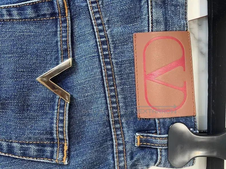 Valentino Valentino Blue washed jeans Size 27" / US 4 / IT 40 - 6 Thumbnail