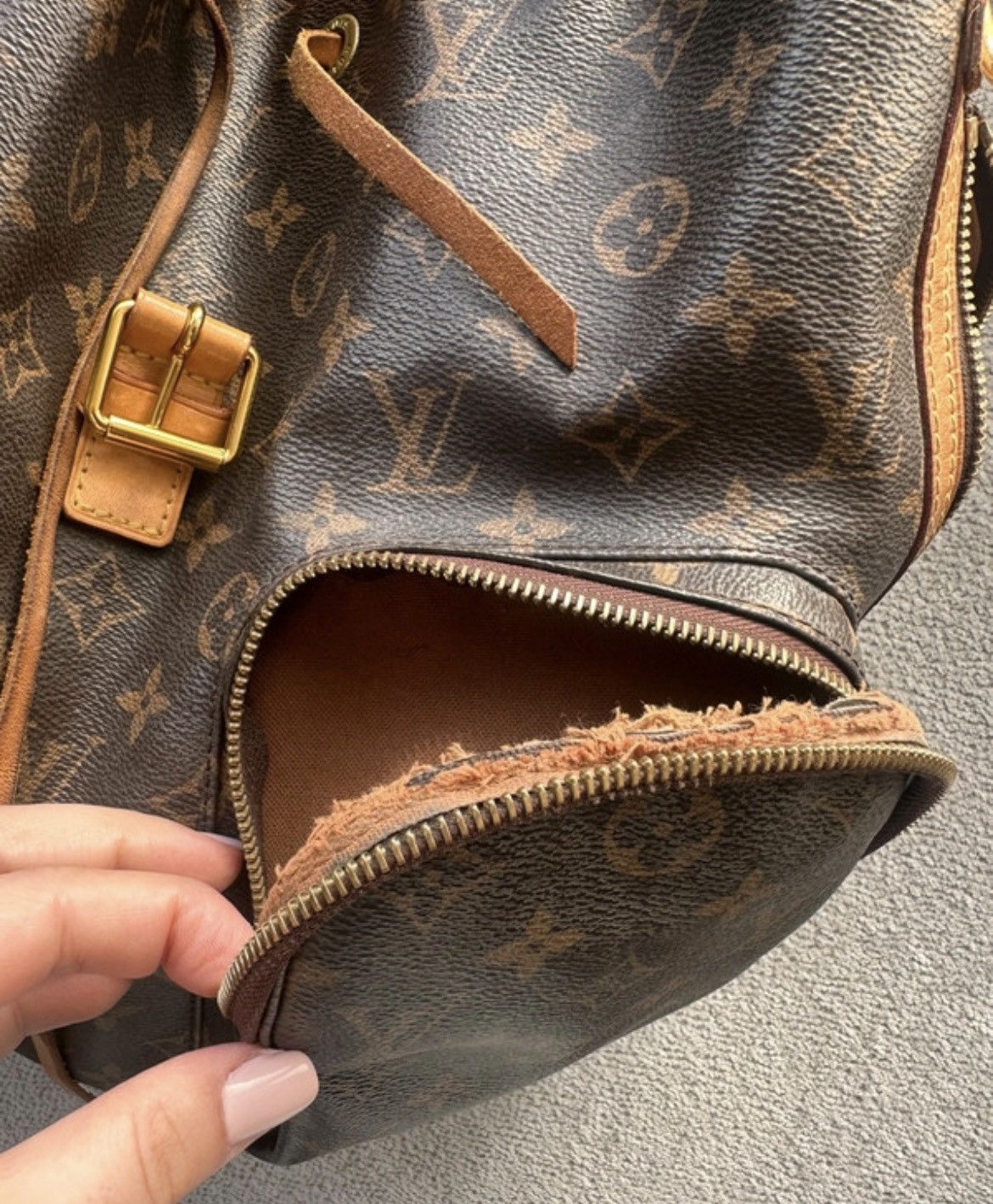 Louis Vuitton Louis Vuitton bosphore Size ONE SIZE - 16 Thumbnail