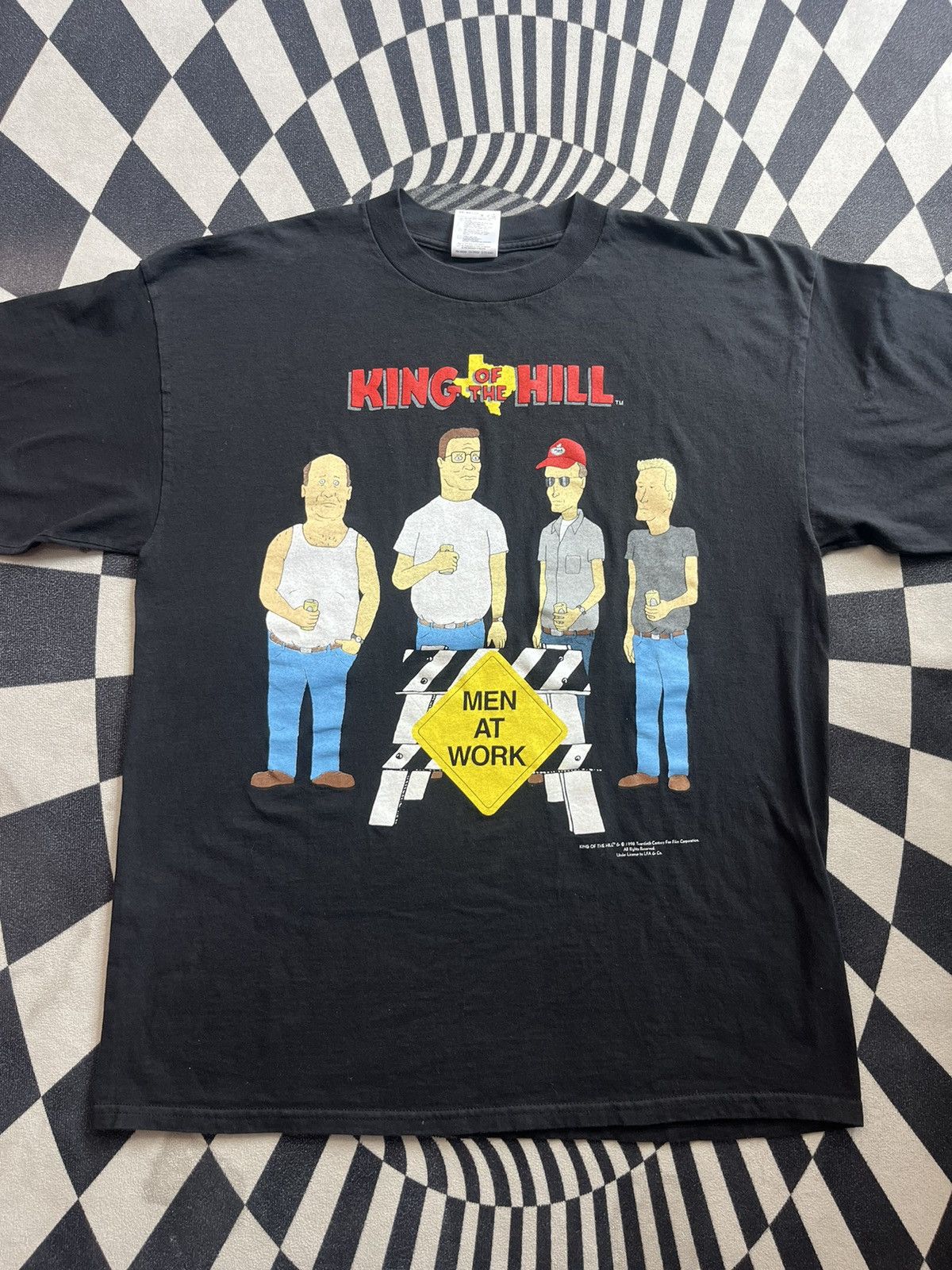Arts & Science Vntage KING OF THE HILL Men at Work 1998’s Tshirt Size US XL / EU 56 / 4 - 3 Thumbnail