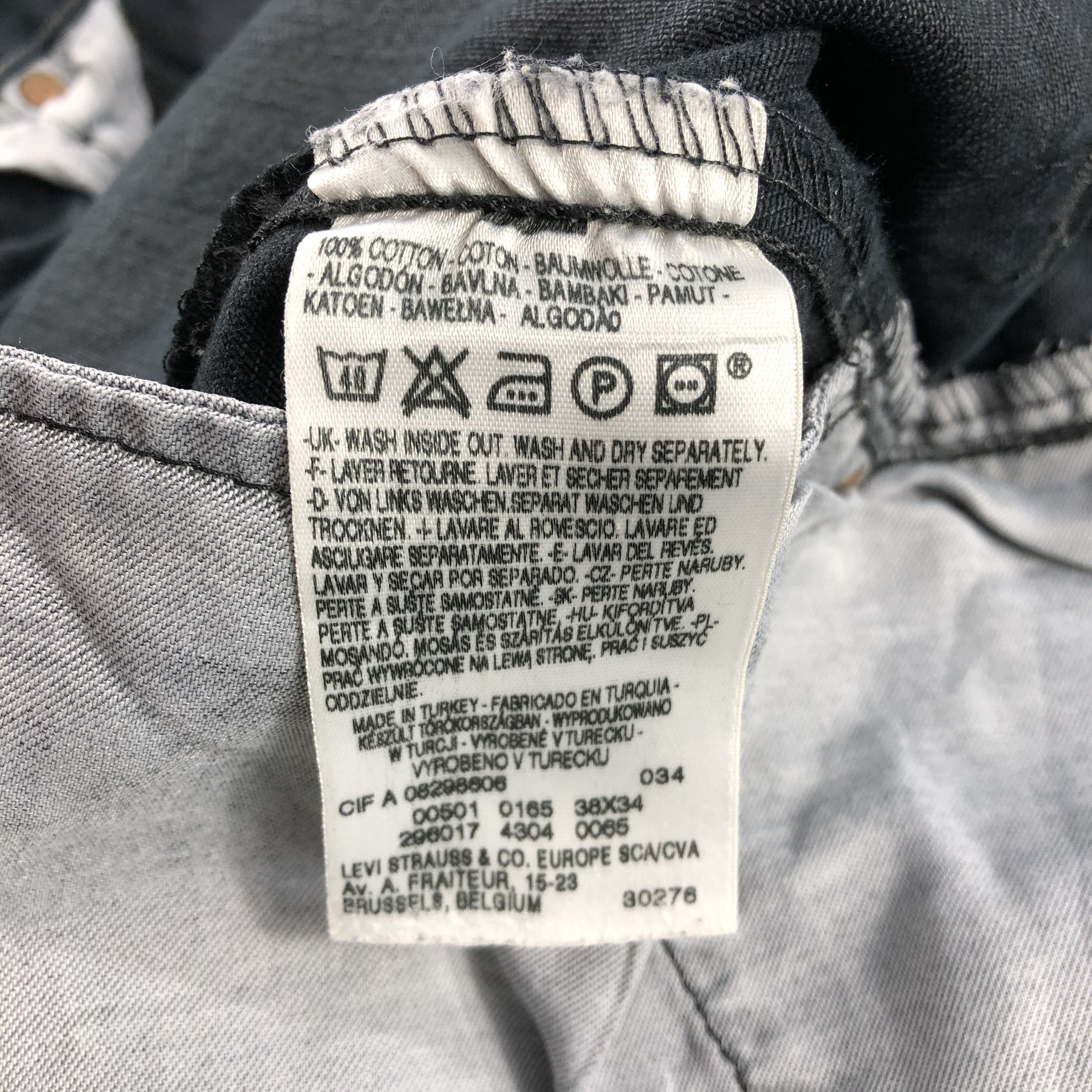 Levi's Vintage 90s Black Distress Levis 501 Jeans-JM1611 Size US 37 - 10 Thumbnail