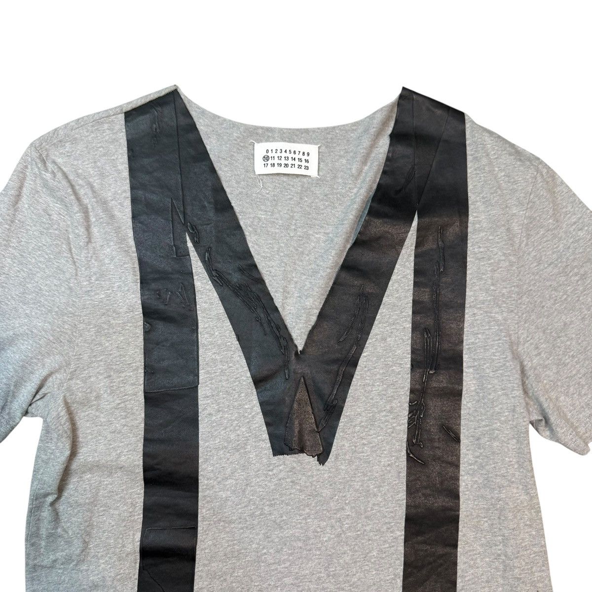 Maison Margiela Maison Margiela Rubber 'M' V-neck T-shirt y2k Rare Grey Size US M / EU 48-50 / 2 - 2 Thumbnail