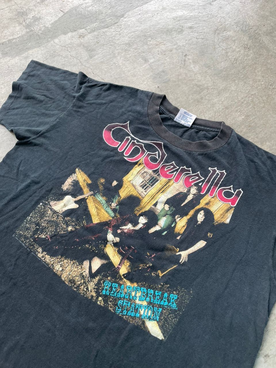 Band Tees Vintage 90s Cinderella 'Heart Break Station' Tour Band Tees Size US XL / EU 56 / 4 - 8 Thumbnail
