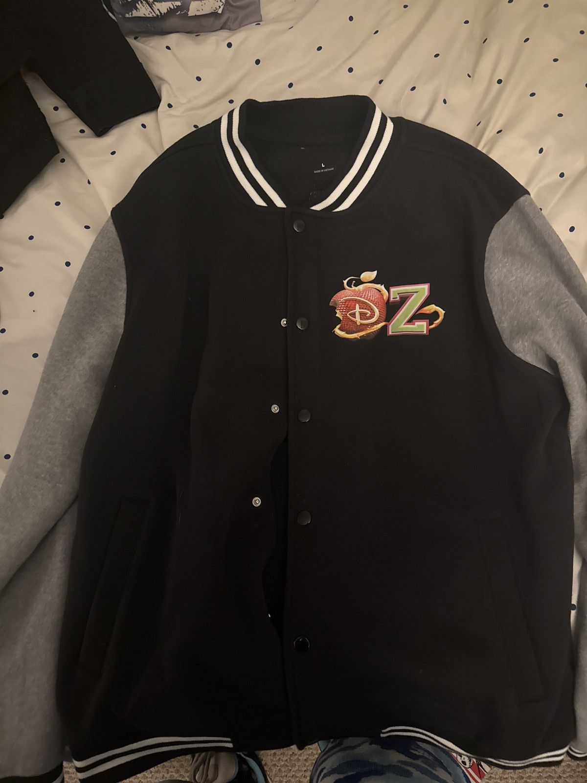 Disney Disney Descendants Zombies Tour Crew Jacket Size US L / EU 52-54 / 3 - 1 Thumbnail