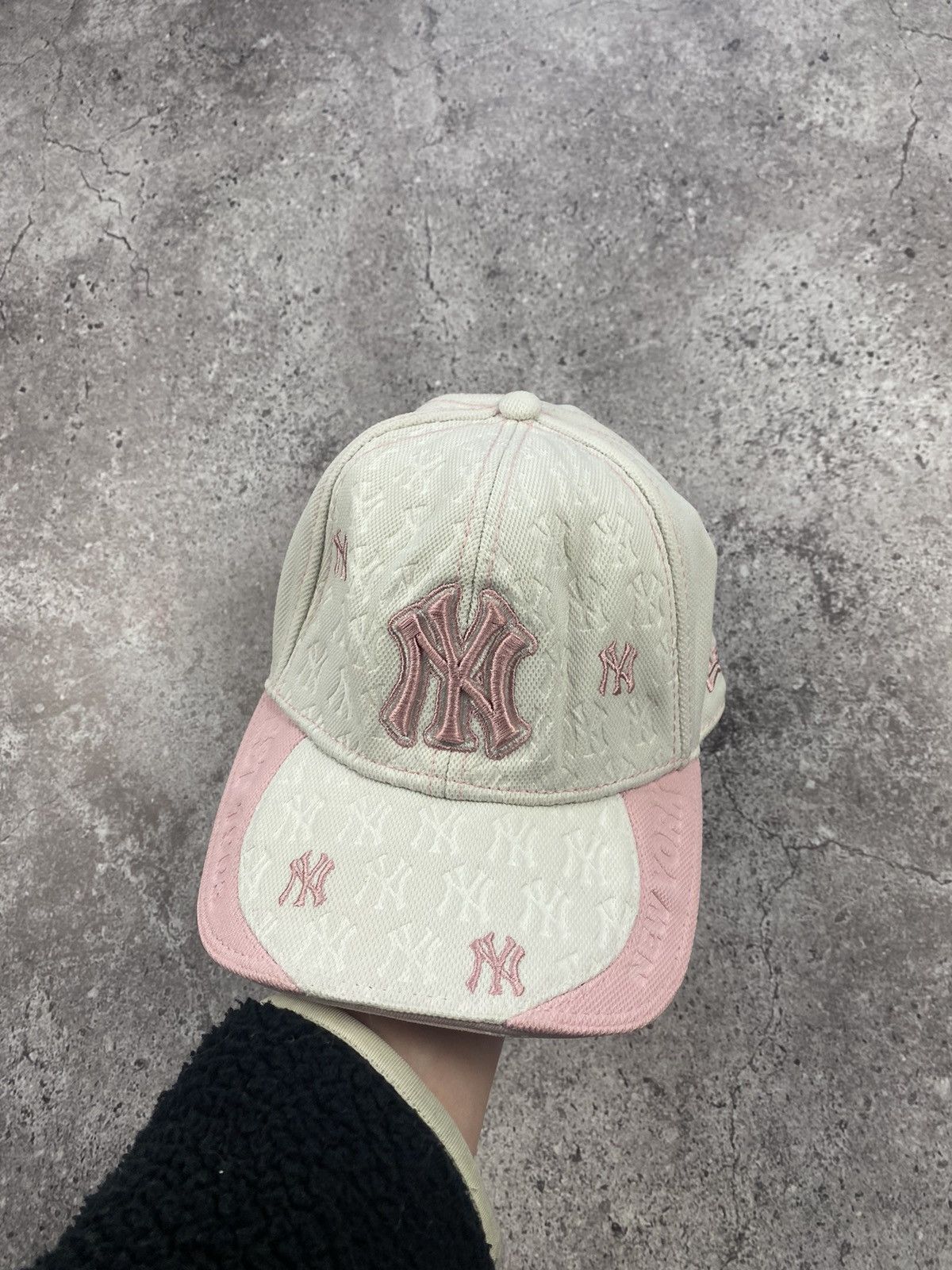 New Era × Vintage VINTAGE Y2K New York Yankees MLB Barbie Streetwear Cap Pink🎀 Size ONE SIZE - 1 Thumbnail