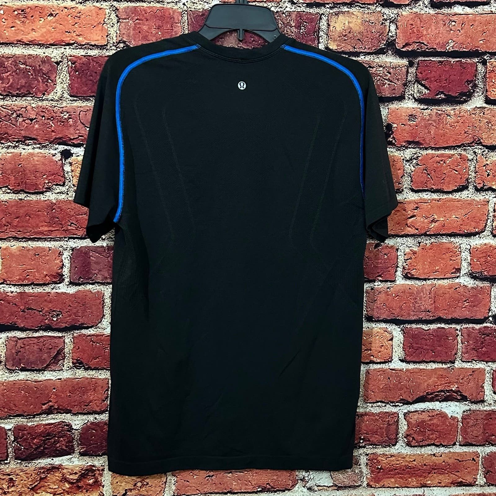 Lululemon Men’s Lululemon short sleeve black Size US M / EU 48-50 / 2 - 2 Thumbnail