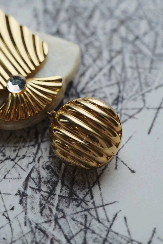 Vintage French Vintage Art Deco Ivory Resin Oversized Clip Earrings Size ONE SIZE - 8 Thumbnail