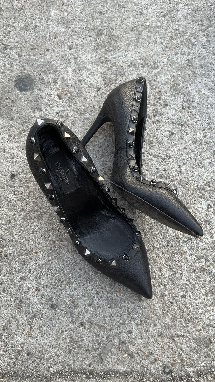 Giovanni Valentino Valentino Garavani Black Leather Rolling Rockstud Pointed🖤👠 Size US 5.5 / IT 35.5 - 1 Thumbnail