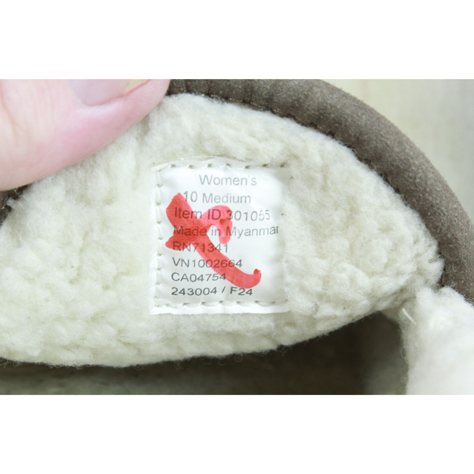 L.L. Bean LL Bean Suede Fleece Lined Mountain Moccasin Slippers 10 M Size US 10 / IT 40 - 8 Thumbnail
