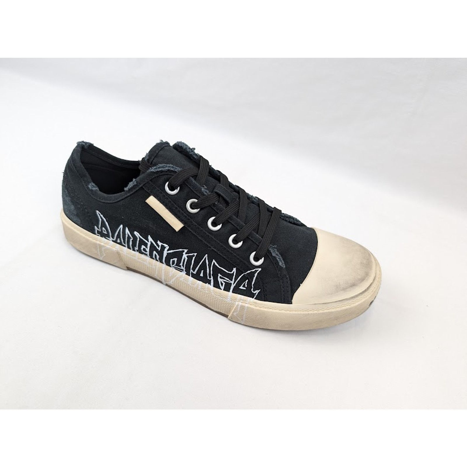 Balenciaga o1rshd1 Q:3 / Paris Low-Top Sneakers in Black/White Size US 11 / EU 44 - 2 Thumbnail
