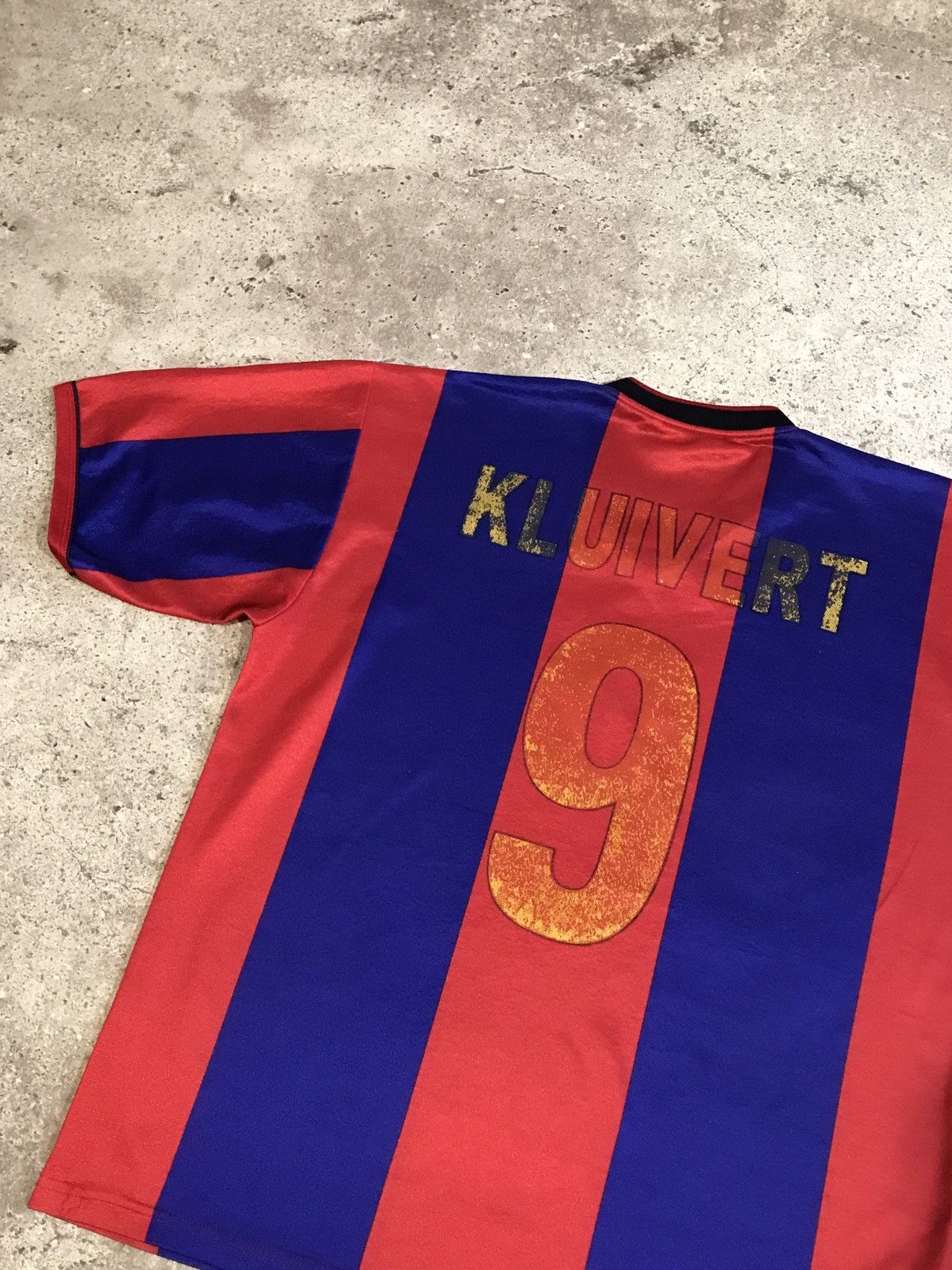 Vintage VINTAGE 90S T-SHIRT BARCELONA CENTRER LOGO “KLUIVERT” Size US L / EU 52-54 / 3 - 6 Thumbnail