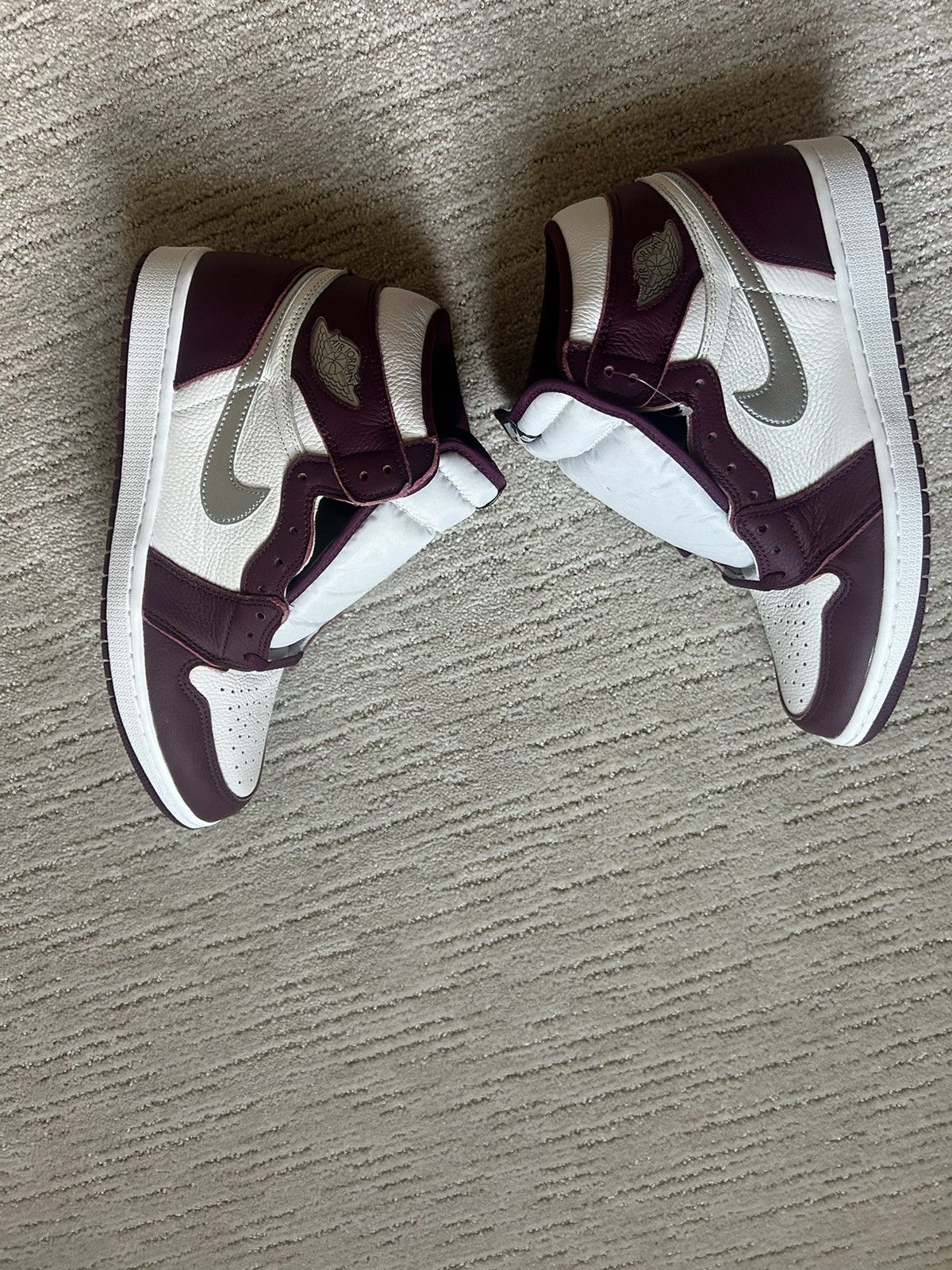 Jordan Brand Jordan 1 Retro High OG Bordeaux Size US 11 / EU 44 - 1 Thumbnail