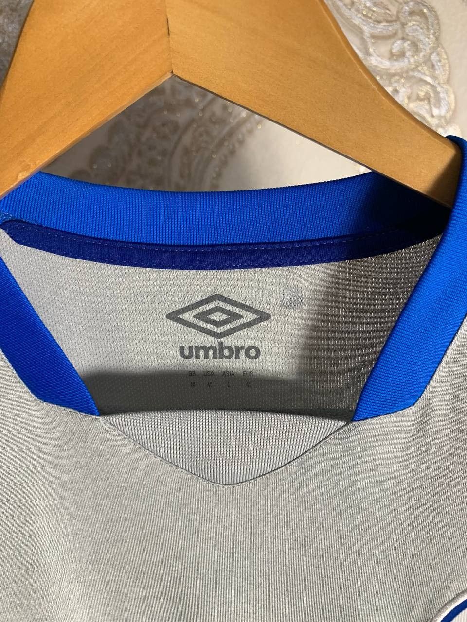 Umbro Vintage Umbro FC Schalke 04 Germany Soccer Jersey Retro Y2K Size US M / EU 48-50 / 2 - 6 Thumbnail