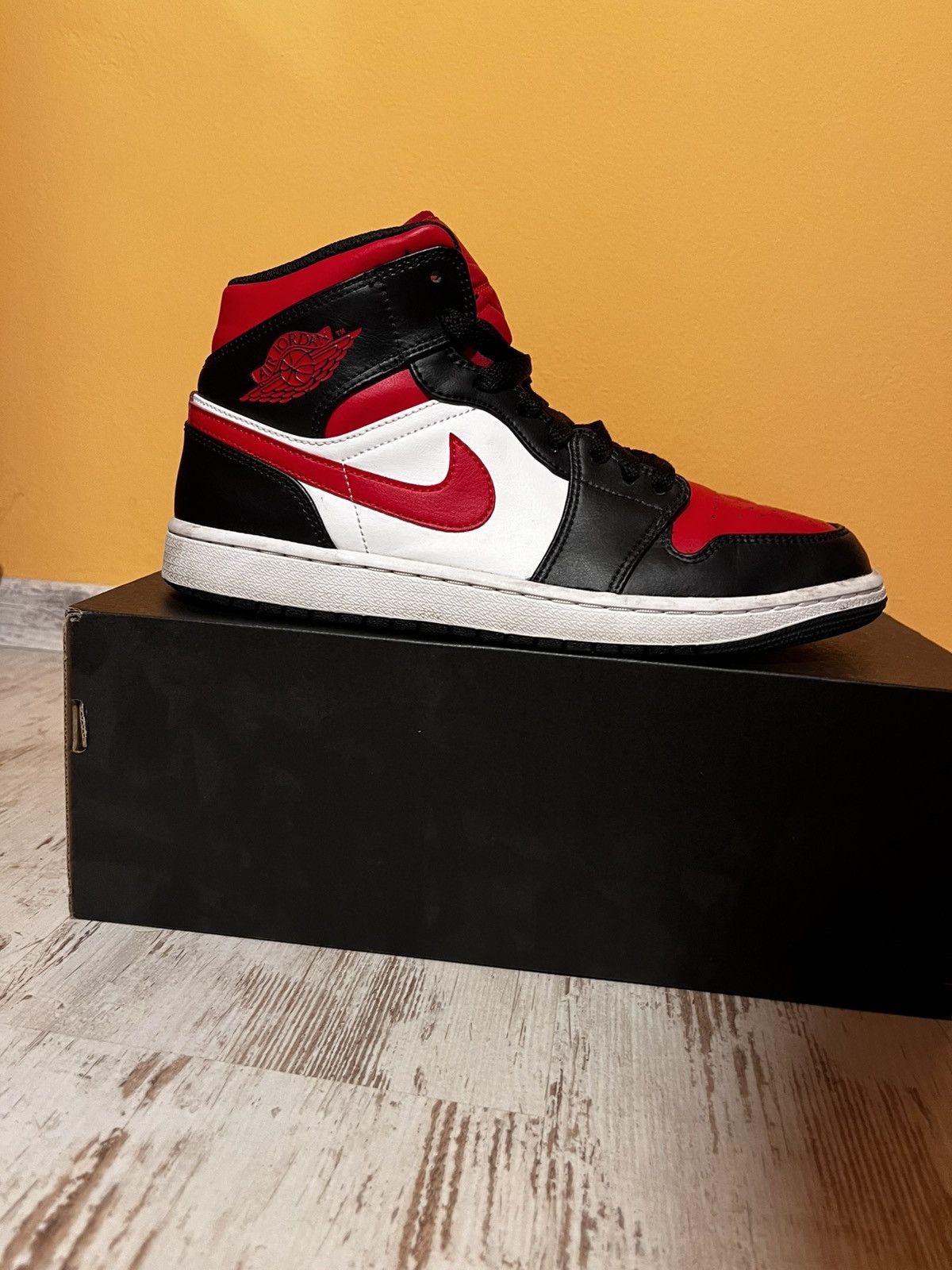 Jordan Brand Jordan 1 mid Size US 9.5 / EU 42-43 - 3 Thumbnail