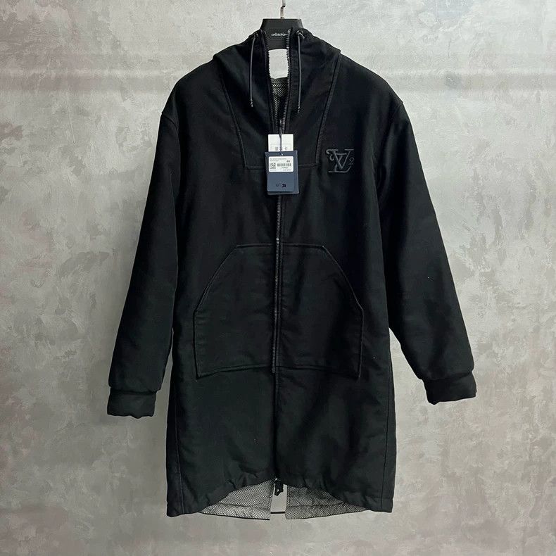 Louis Vuitton Louis Vuitton Black Solid Co-branded Embroidered Logo Fish Size US S / EU 44-46 / 1 - 1 Thumbnail