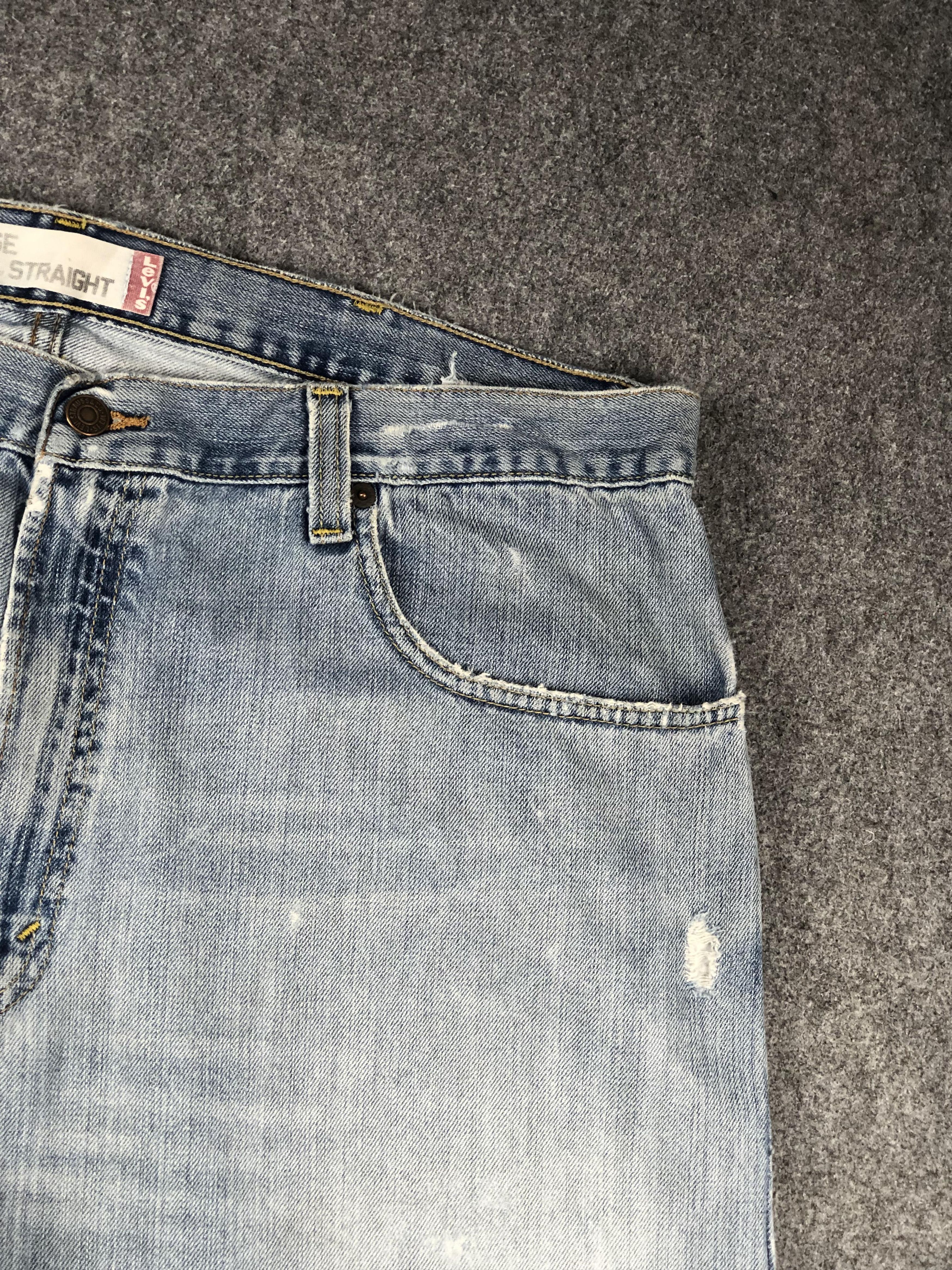 Vintage Disressed Levis 569 Light Wash Jeans DP2270