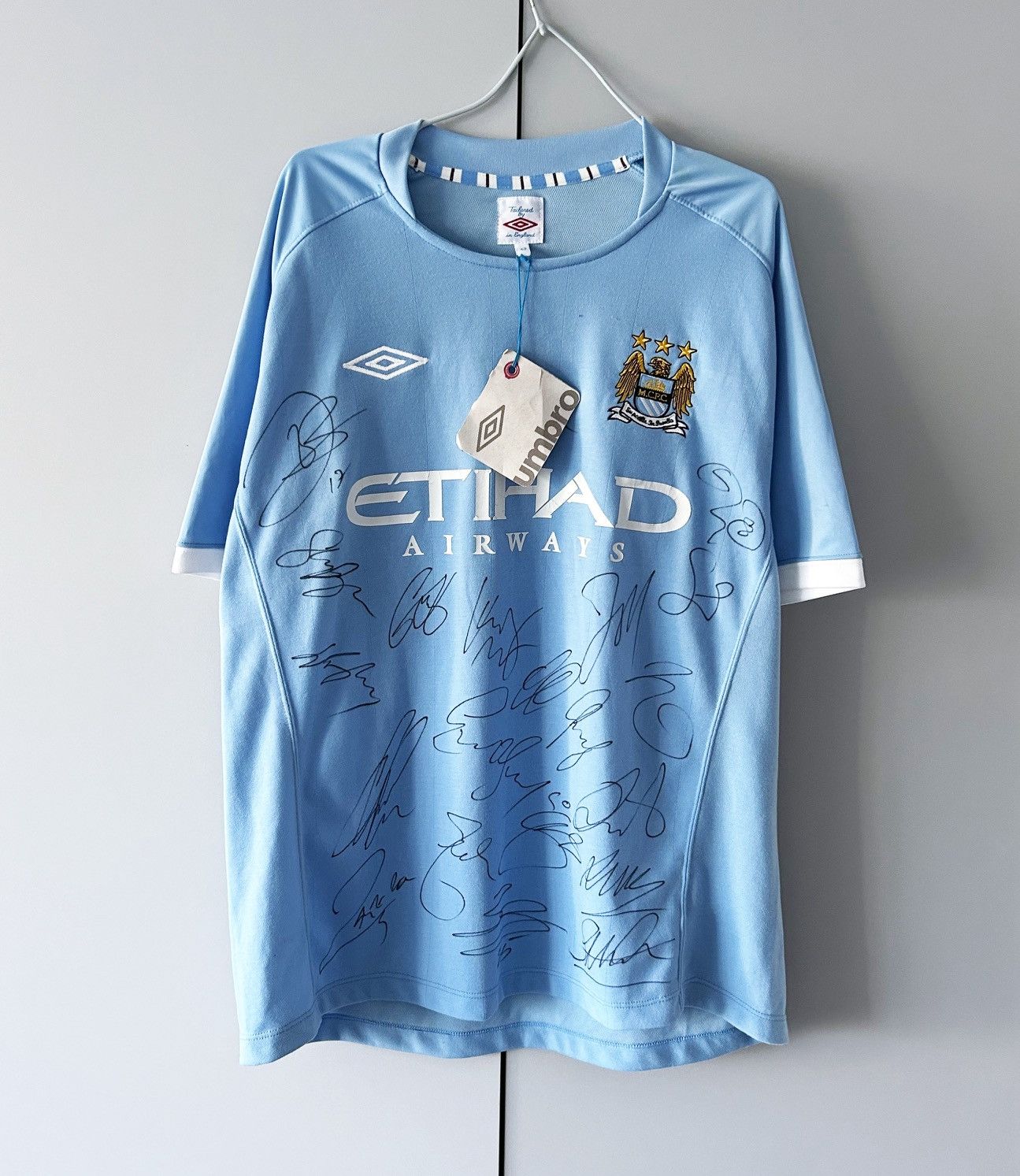 Manchester city jersey umbro 2010 2012 with signature