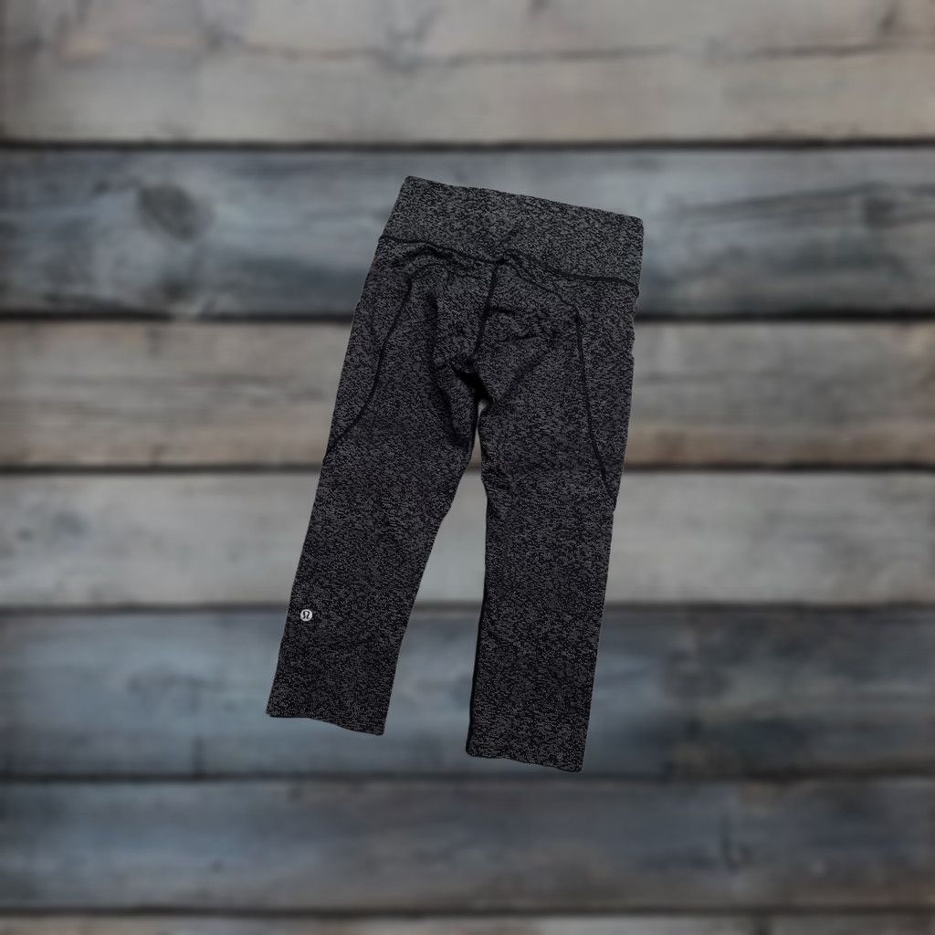 Lululemon Lululemon Wunder Under Leggings Womens 6 Black Spotted High Rise Knit Yoga Capri Skinny" Size 28" / US 6 / IT 42 - 1 Thumbnail