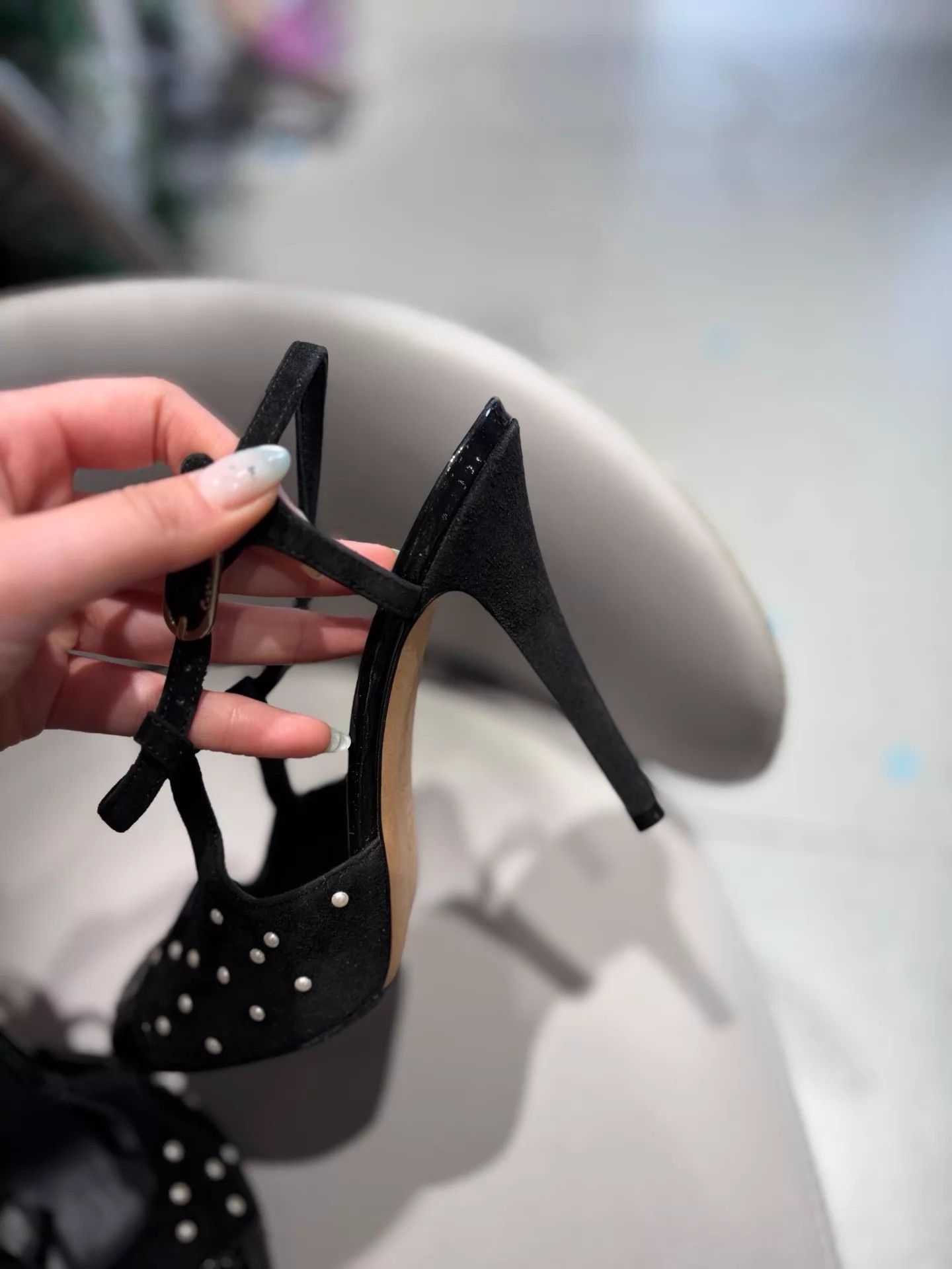 Chanel Chanel Runway Suede Pearl-embellished Heels 37 EU Size US 6.5 / IT 36.5 - 4 Thumbnail