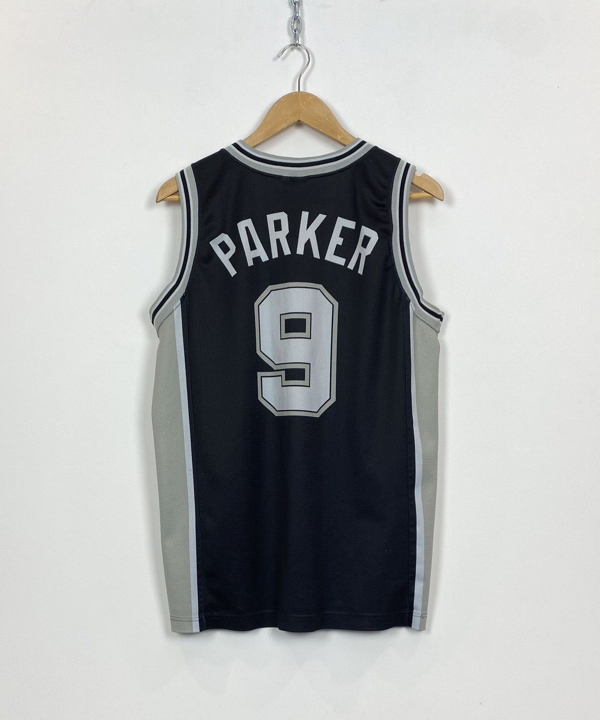 Champion × Vintage San Antonio Spurs Tony Parker #9 Jersey Shirt Size M Black Size US M / EU 48-50 / 2 - 8 Thumbnail
