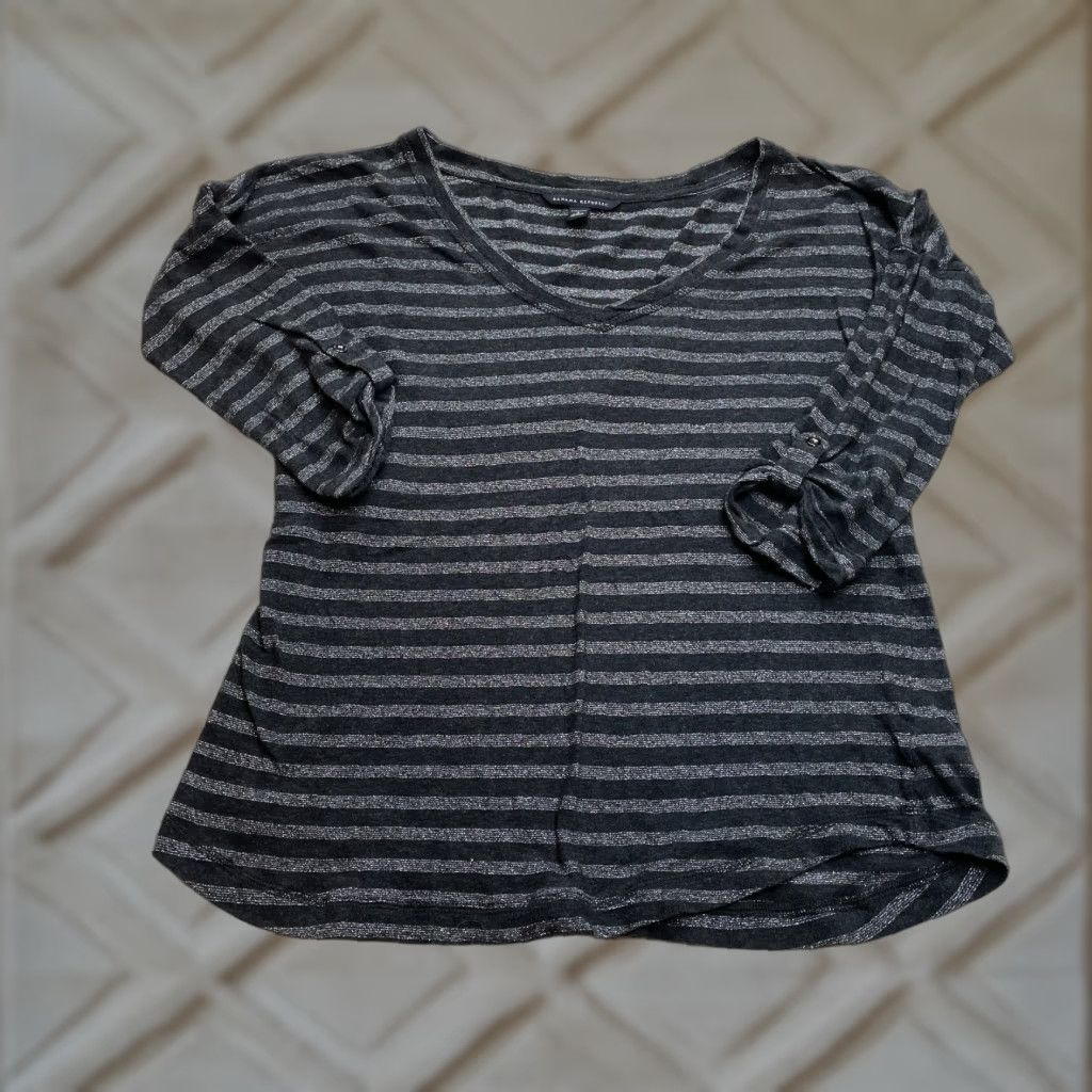 Banana Republic VINTAGE Banana Republic Shirt Womens Small Gray Striped Long Sleeve Roll Tab Cotton Top Size S / US 4 / IT 40 - 1 Thumbnail