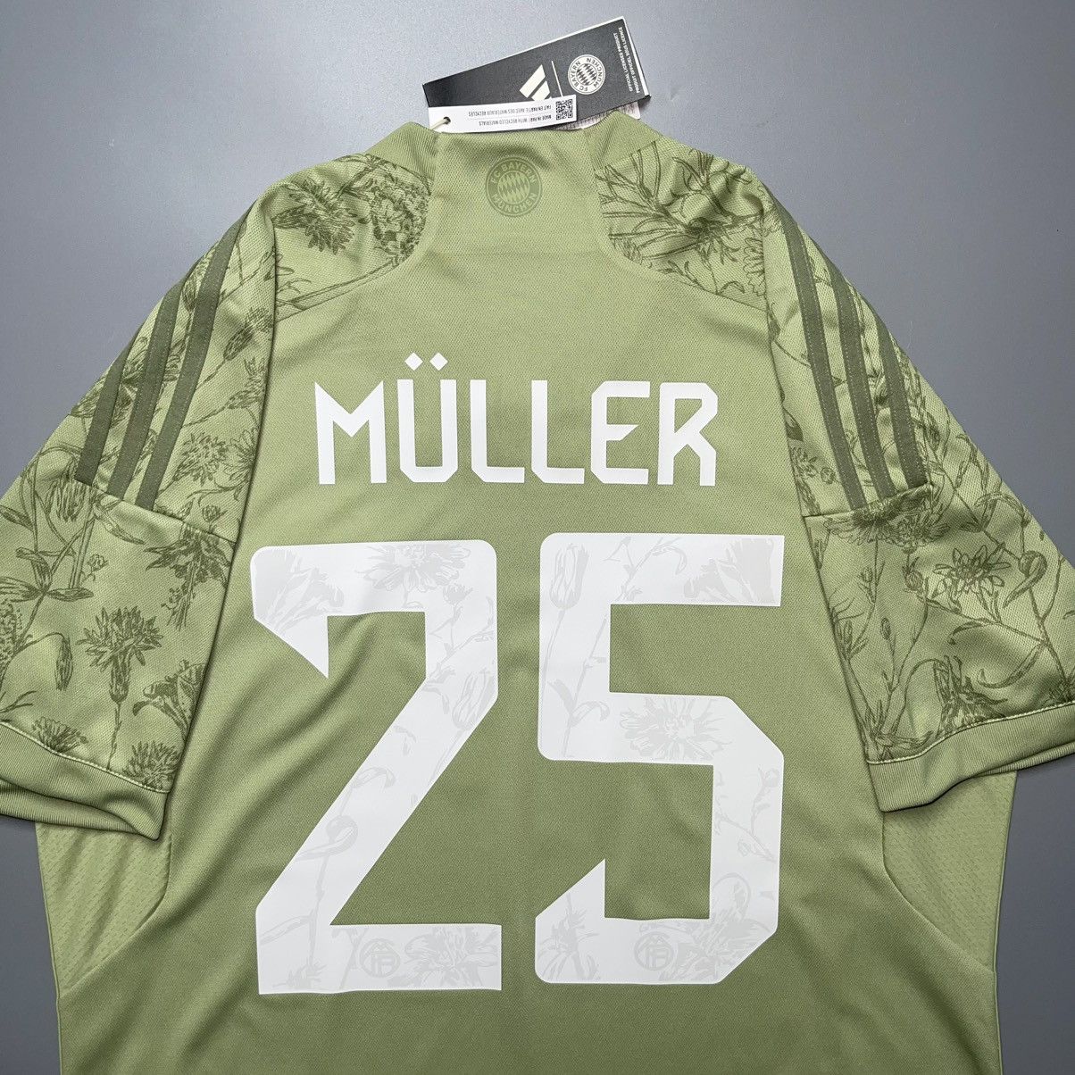 Adidas BAYERN ADIDAS 2023/2024 SOCCER OKTOBERFEST JERSEY #25 MULLER Size US L / EU 52-54 / 3 - 8 Thumbnail