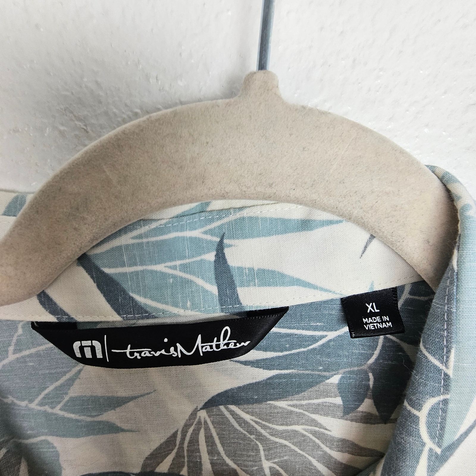 TravisMathew Travis Mathew Mens Hawaiian Floral Palm Print Shirt Sz XL Size US XL / EU 56 / 4 - 6 Thumbnail