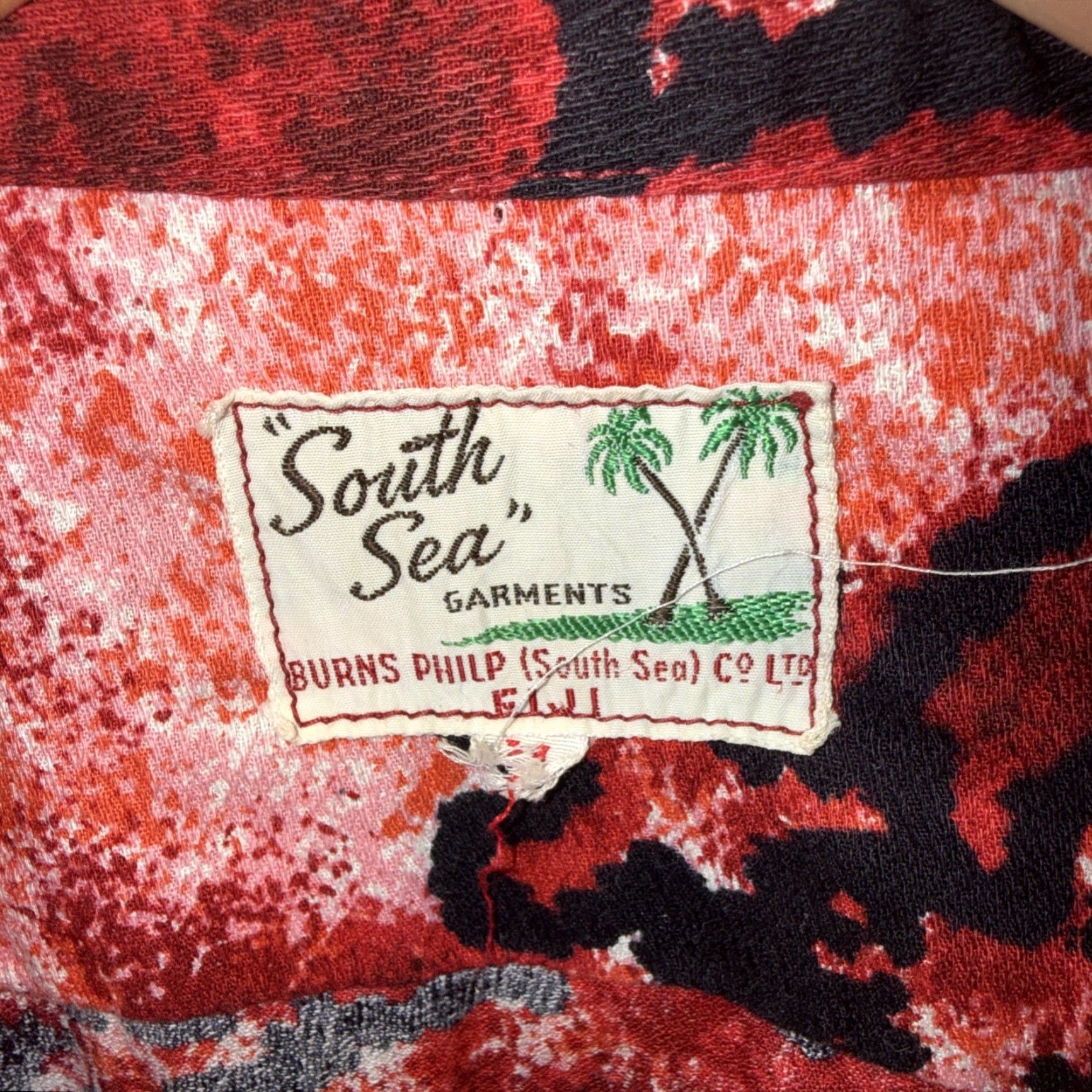 Vintage VINTAGE South Sea Garments BURNS PHILIP Red Hawaiian Shirt Mens Size M Size US M / EU 48-50 / 2 - 3 Thumbnail