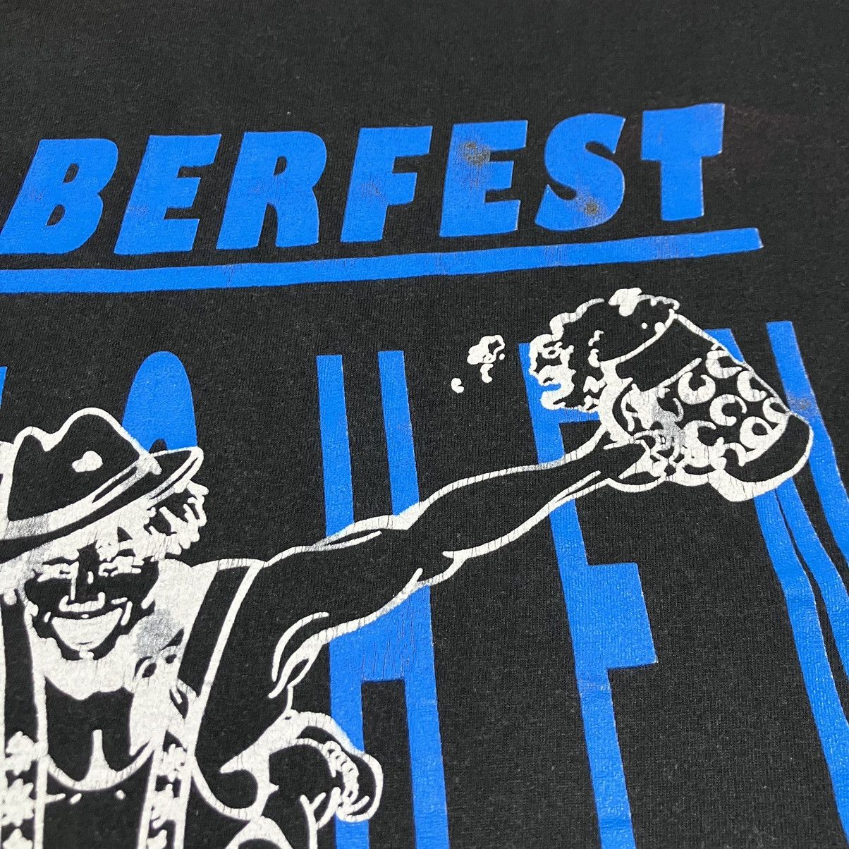Hanes Vintage 90s OKTOBERFEST MÜNCHEN Bear Action Wear T-Shirt Size US L / EU 52-54 / 3 - 7 Thumbnail