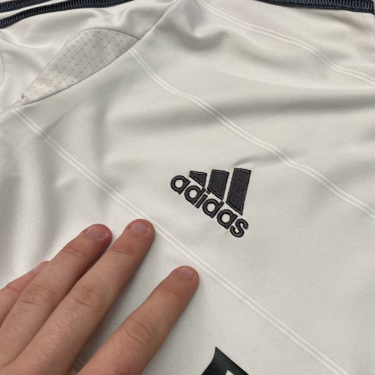 Adidas Vintage Adidas Real Madrid 2013 Home soccer jersey size M Size US M / EU 48-50 / 2 - 5 Thumbnail