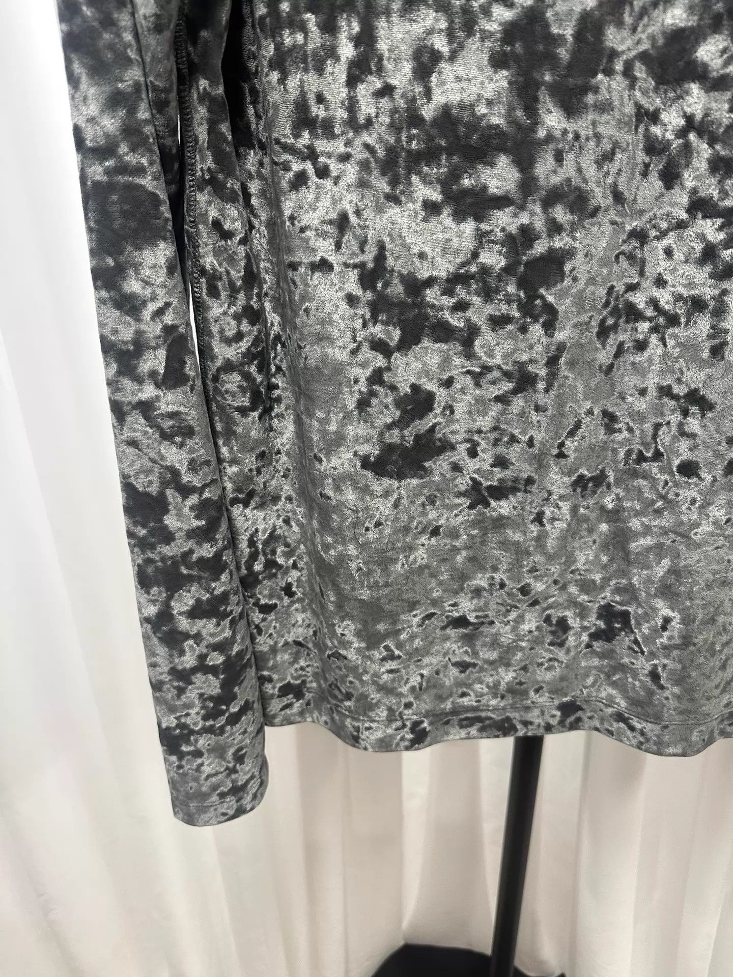 Dries Van Noten Dries Van Noten Velvet Turtleneck Sweatshirt L Size US L / EU 52-54 / 3 - 3 Thumbnail
