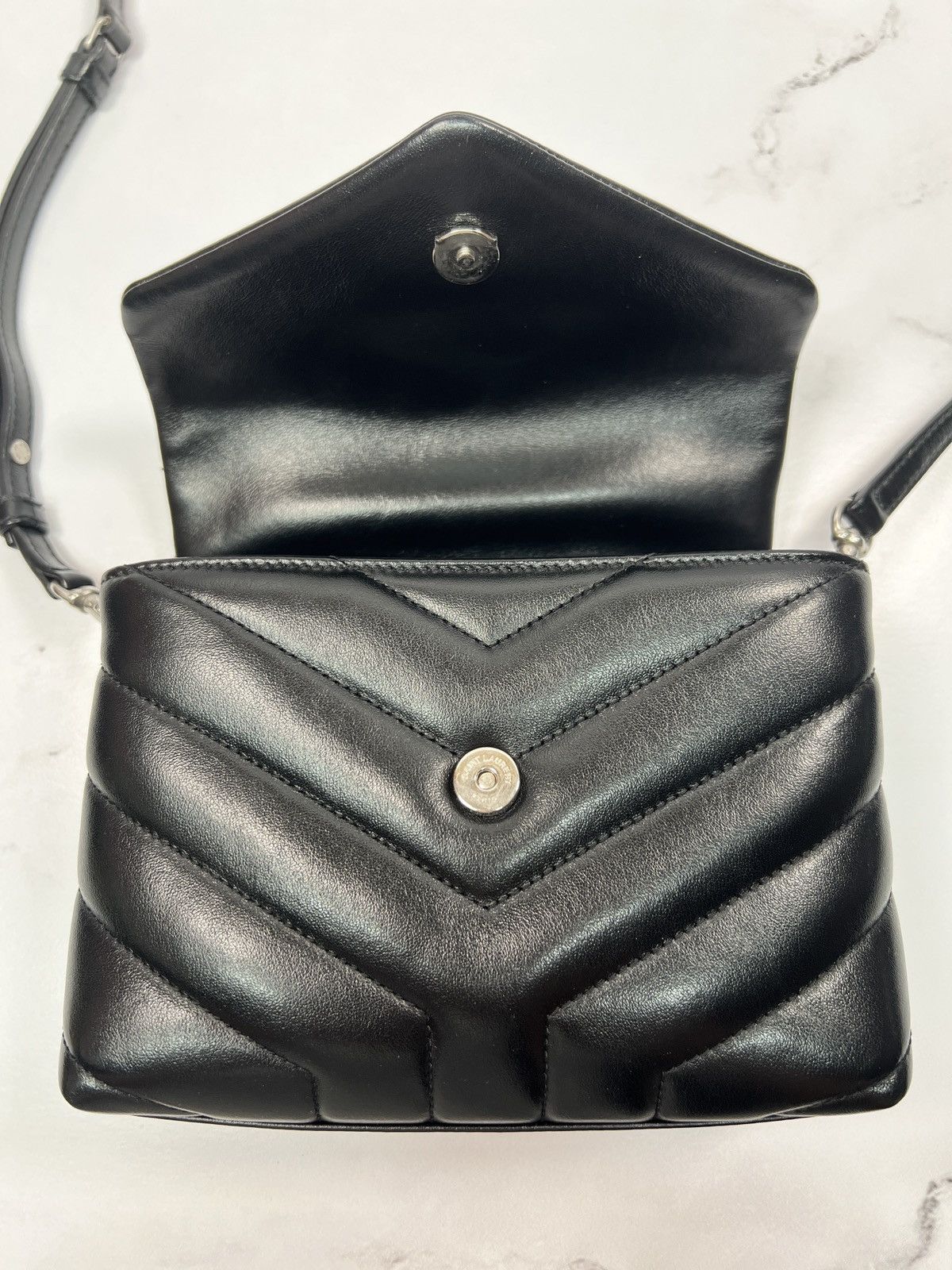 Yves Saint Laurent YSL Yves Saint Laurent Toy Lou Lou Loulou Bag Purse Size ONE SIZE - 6 Thumbnail