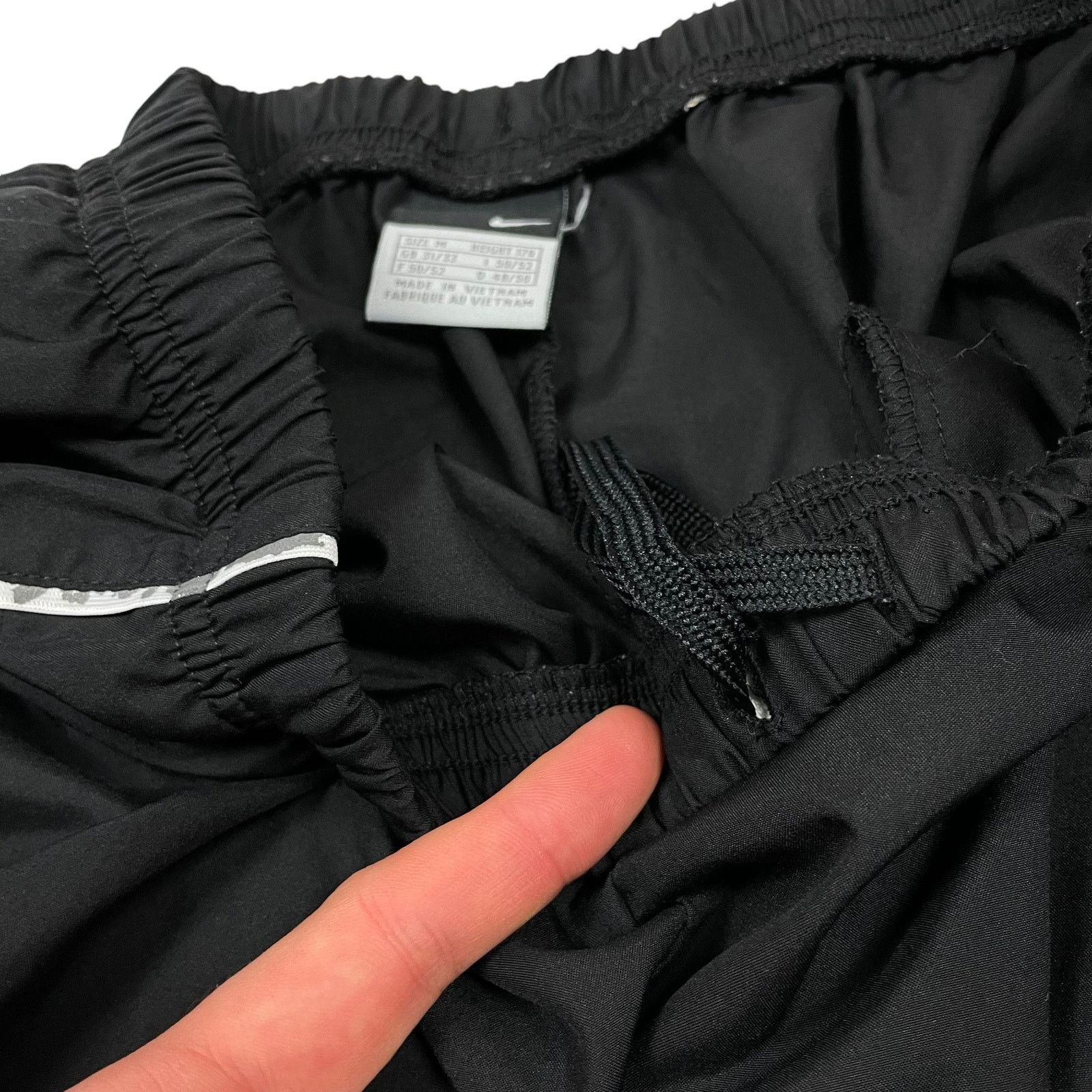 Nike × Vintage Nike Womens Black Swoosh Ankle Zip Straight Leg Track Pant M Size 30" / US 8 / IT 44 - 8 Thumbnail