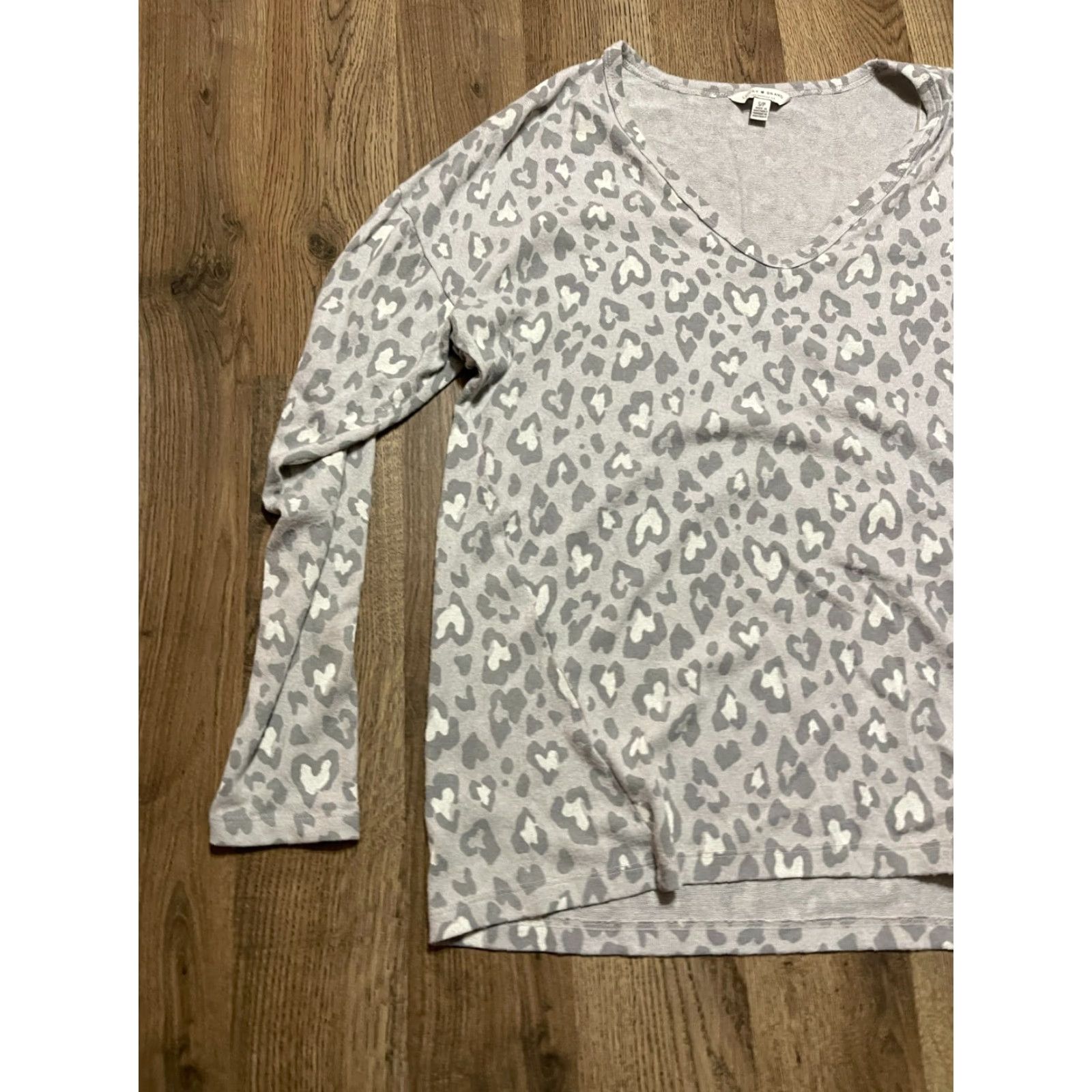 Lucky Brand Lucky Brand Shirt Women's Small Gray Hearts V-Neck Long Sleeve Shirt Womens Small Gray Hearts V-Neck Long Sleeve Size S / US 4 / IT 40 - 3 Thumbnail