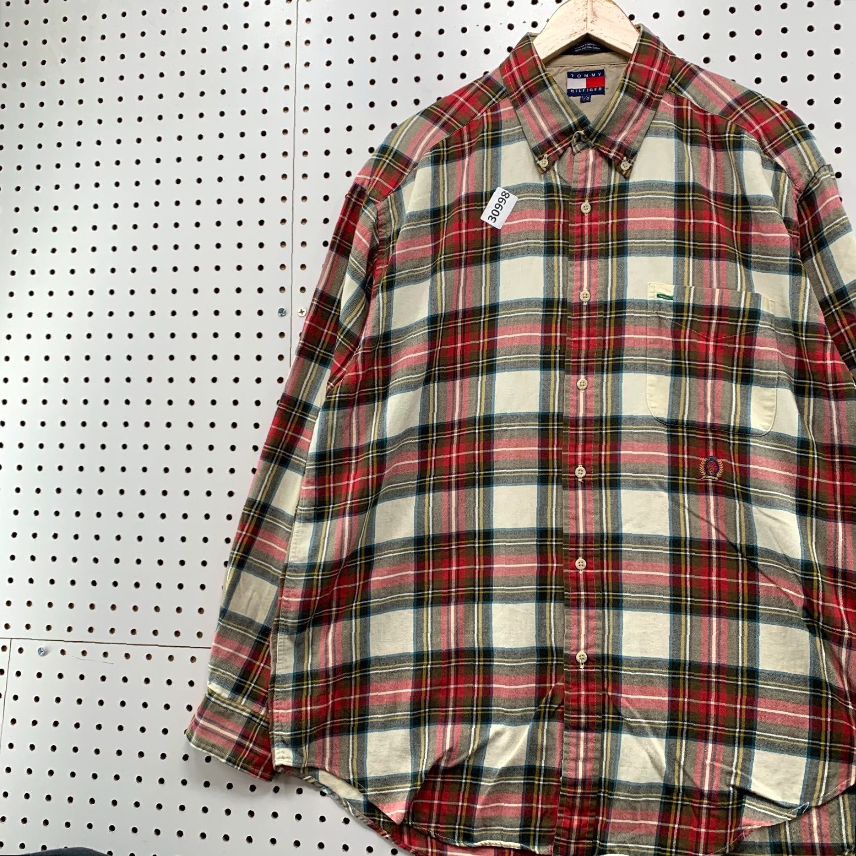 Tommy Hilfiger VINTAGE Tommy Hilfiger Button-Down Shirt Mens L Red Green Plaid 25X32.5 90s Christmas Theme, Shirt Mens L Red Size US L / EU 52-54 / 3 - 3 Thumbnail