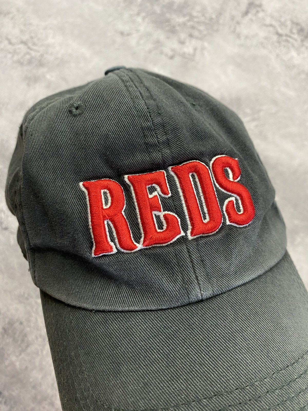 Nike Vintage Nike Team Reds Cap Rare Black Y2K 90s Swoosh Hat MLB Size ONE SIZE - 8 Thumbnail