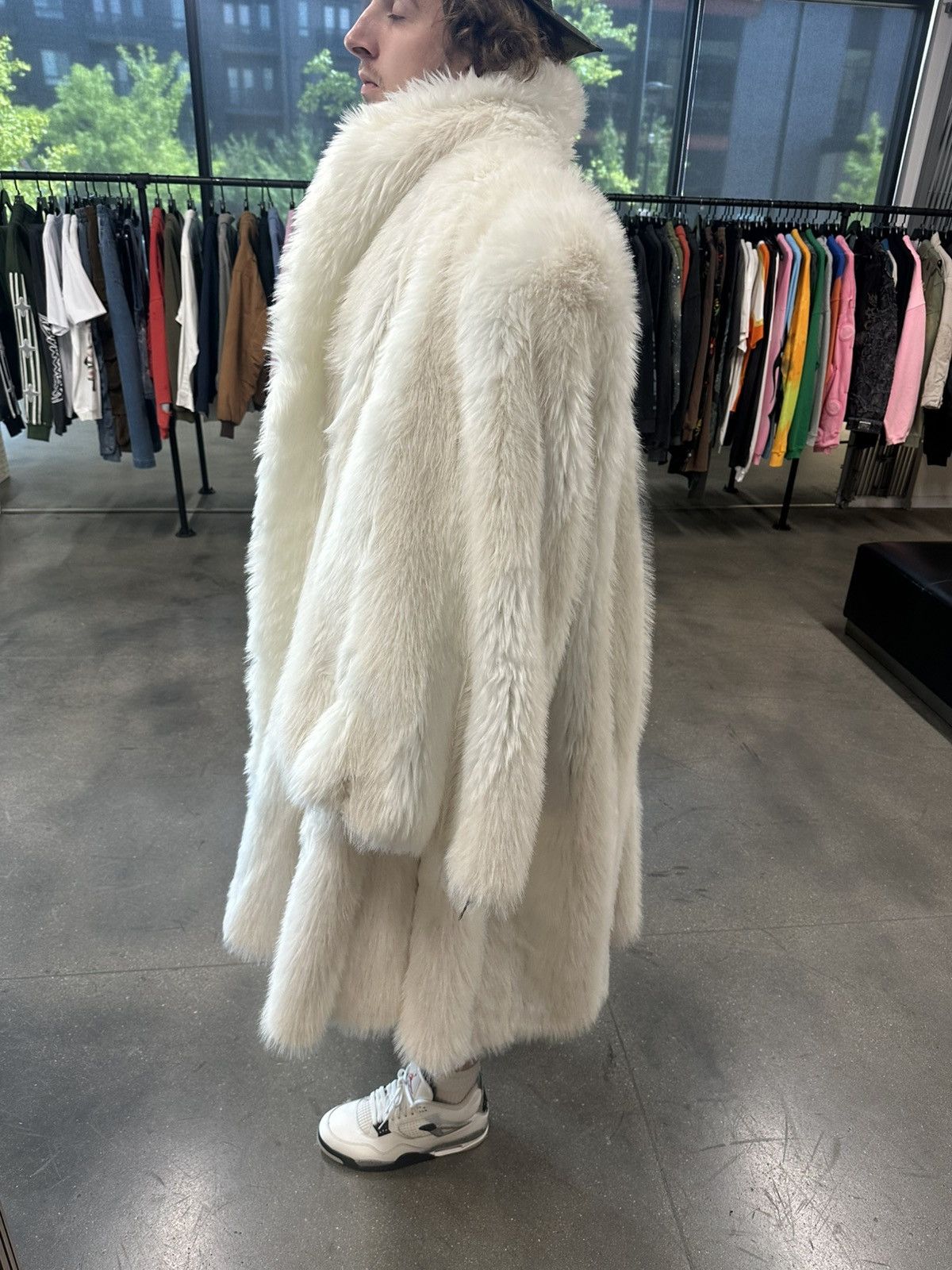 Balenciaga Balenciaga BB A-Line Faux-Fur Coat White Size US XL / EU 56 / 4 - 3 Thumbnail