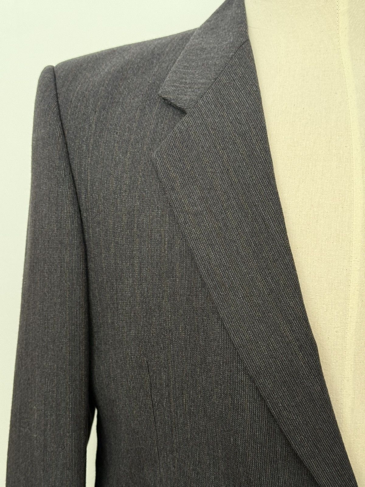 Vintage Nino Cerruti vintage Charcoal Suit with fine brown stripe Size 42R - 4 Thumbnail
