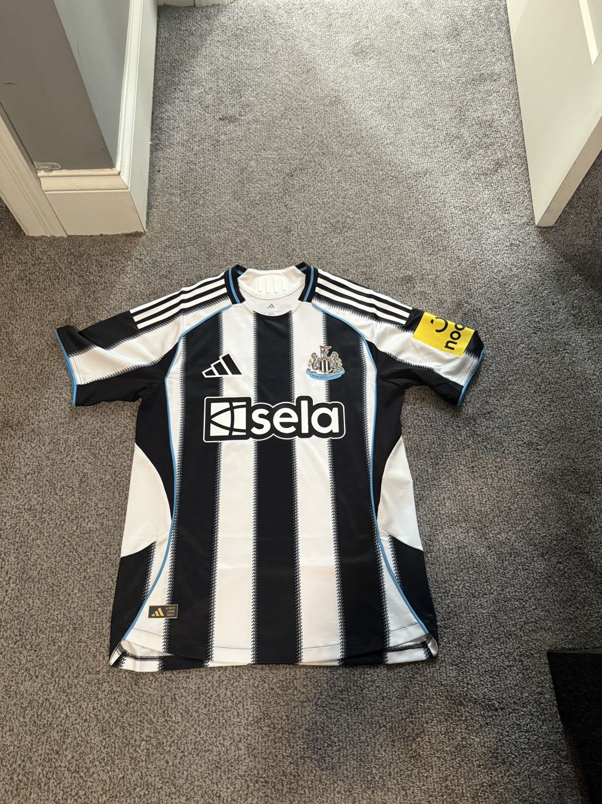 Adidas Alexander Isak Adidas 2025/26 Authentic Player Jersey Size US M / EU 48-50 / 2 - 1 Thumbnail