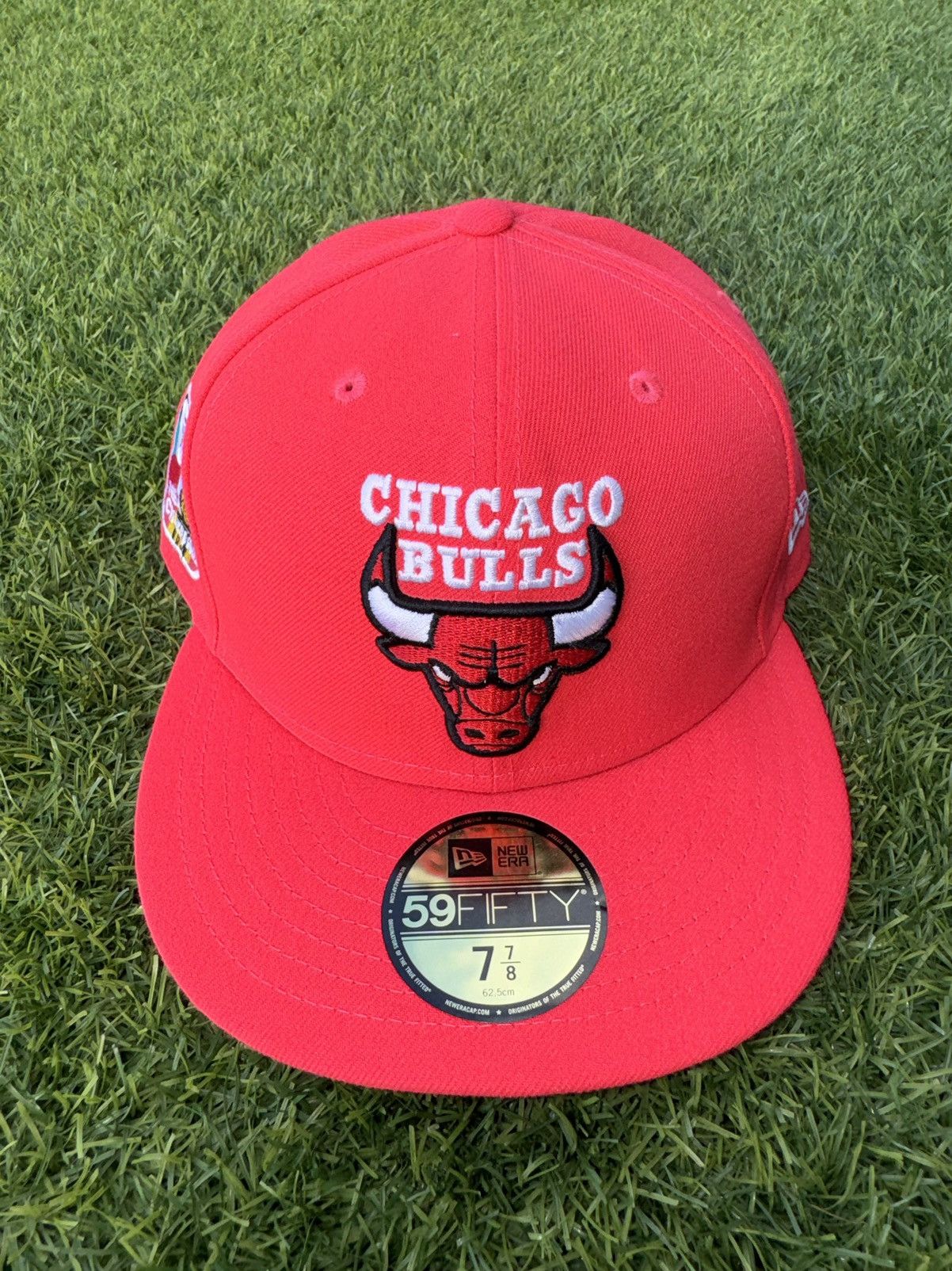 NBA × New Era Sneakertown Exclusive Bulls Hat Fitted Blue Brim 7 7/8 Size ONE SIZE - 1 Thumbnail