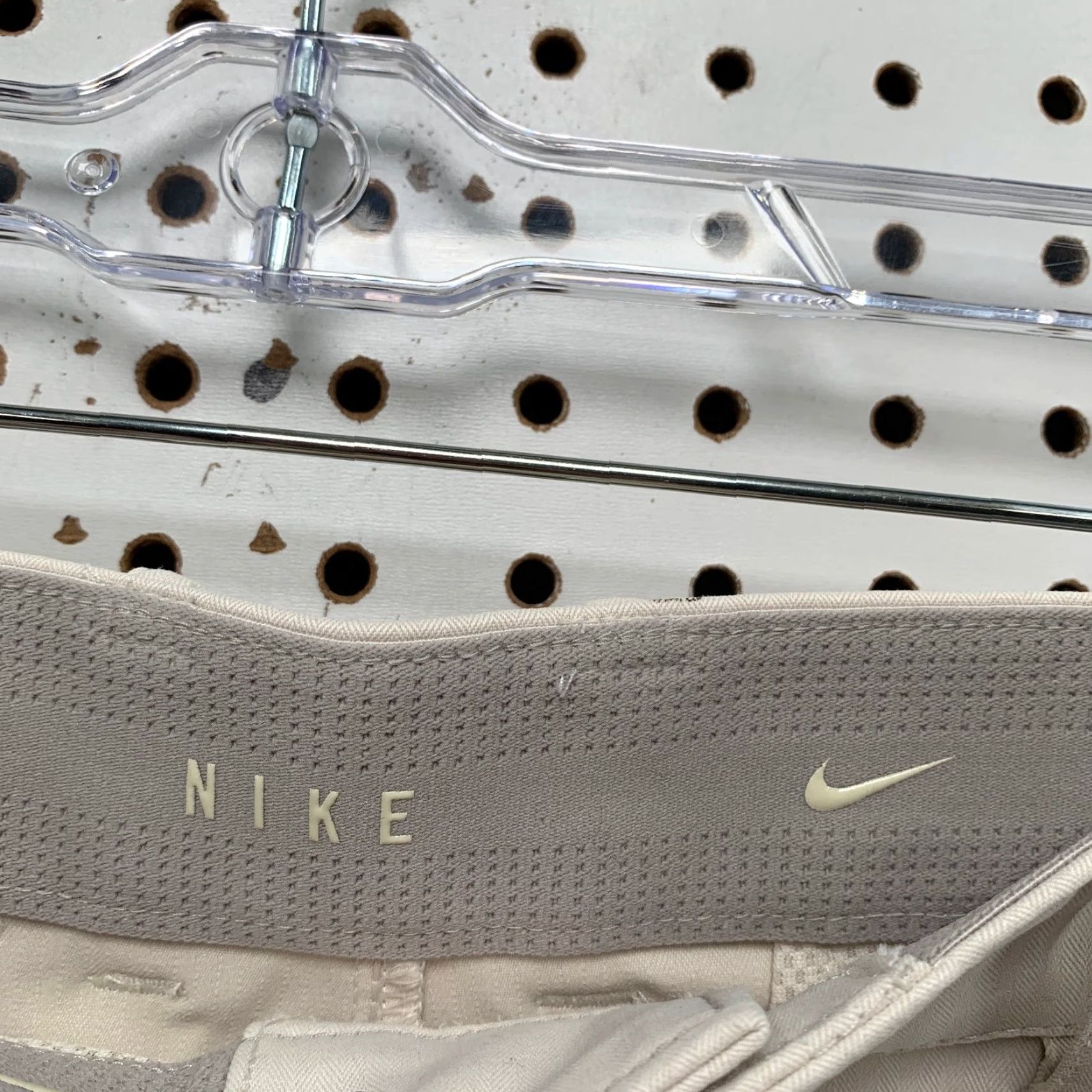 Nike Nike Golf Shorts Mens 38 Beige 100% Polyester Active Preppy 39x8 Size US 38 / EU 54 - 6 Thumbnail