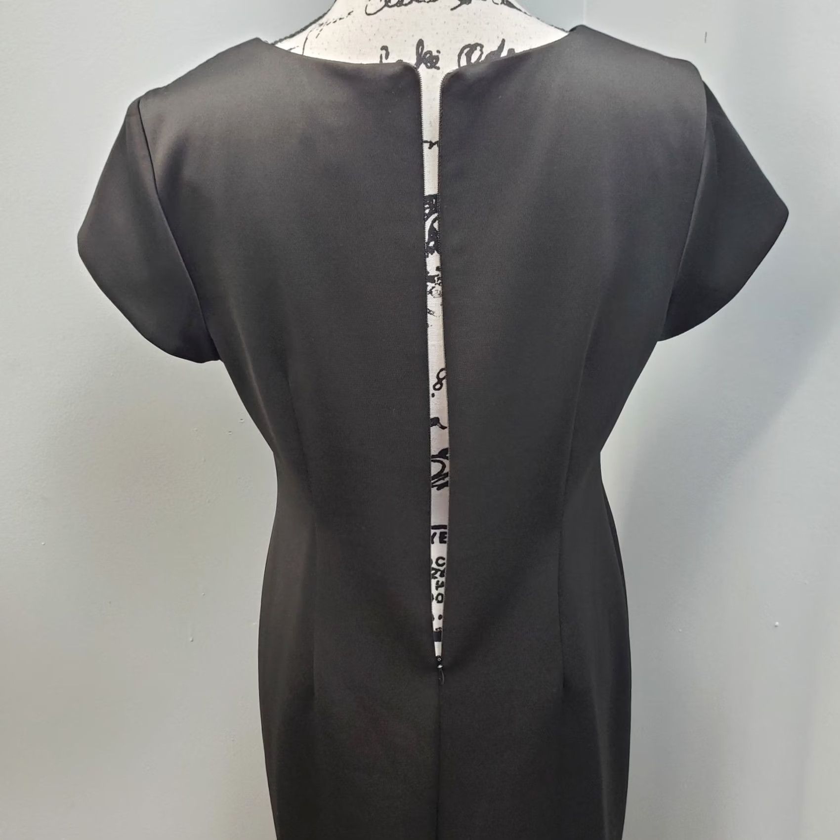 Vintage Connected Bodycon Dress Womens Size 10 Cap Sleeve Black Tan Back Zip V-Neck Wool? (Note: Original title must be used; uncertain.) Size L / US 10 / IT 46 - 5 Thumbnail