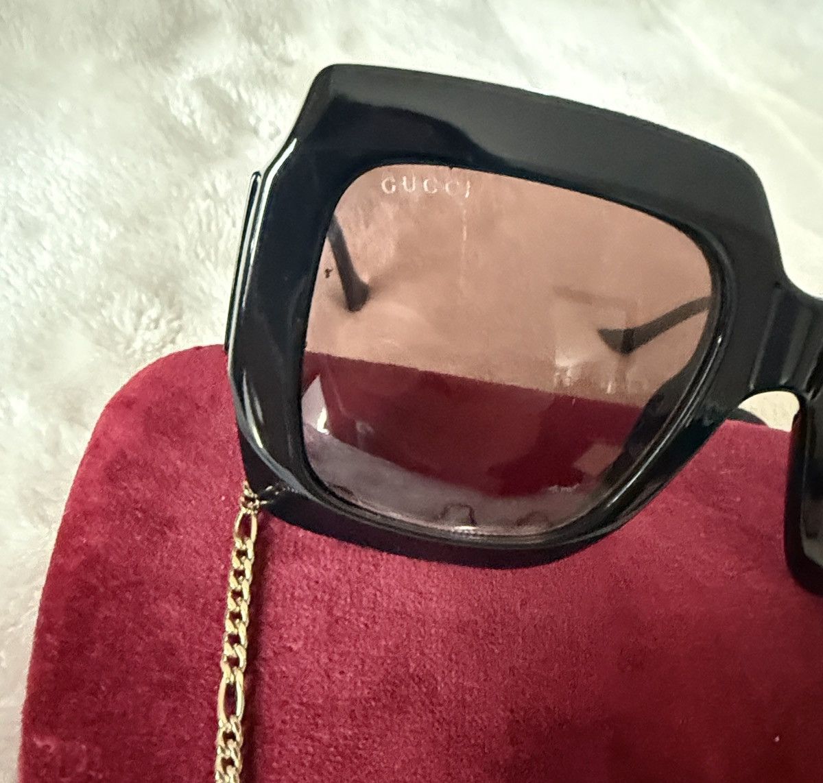 Gucci Gucci Black Sunglasses with Gold Chain Accent Size ONE SIZE - 2 Thumbnail