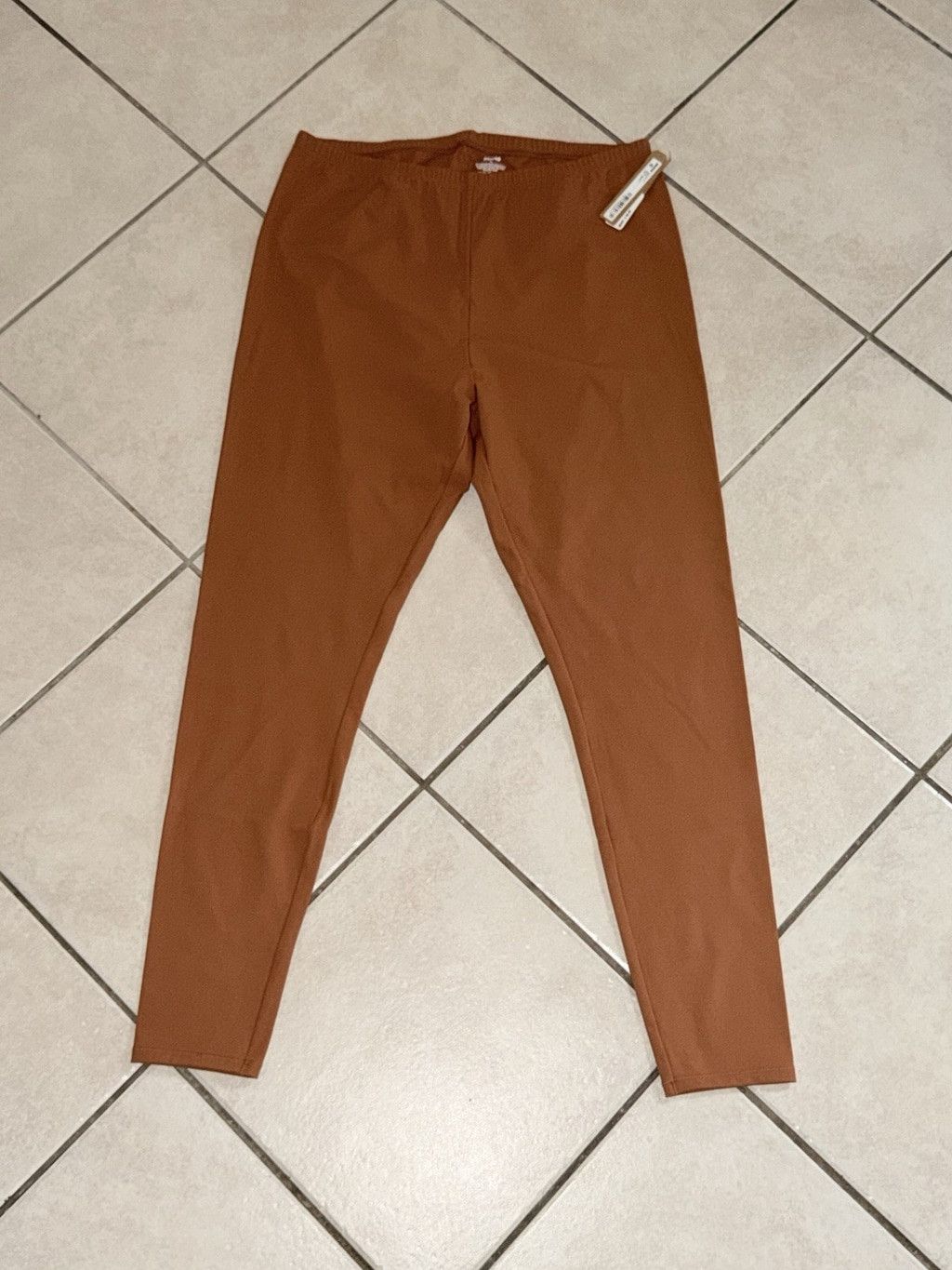 SKIMS SKIMS FIT EVERYBODY LEGGING 26” BRONZE COLOR SIZE LARGE NWT Size 34" / US 12 / IT 48 - 6 Thumbnail