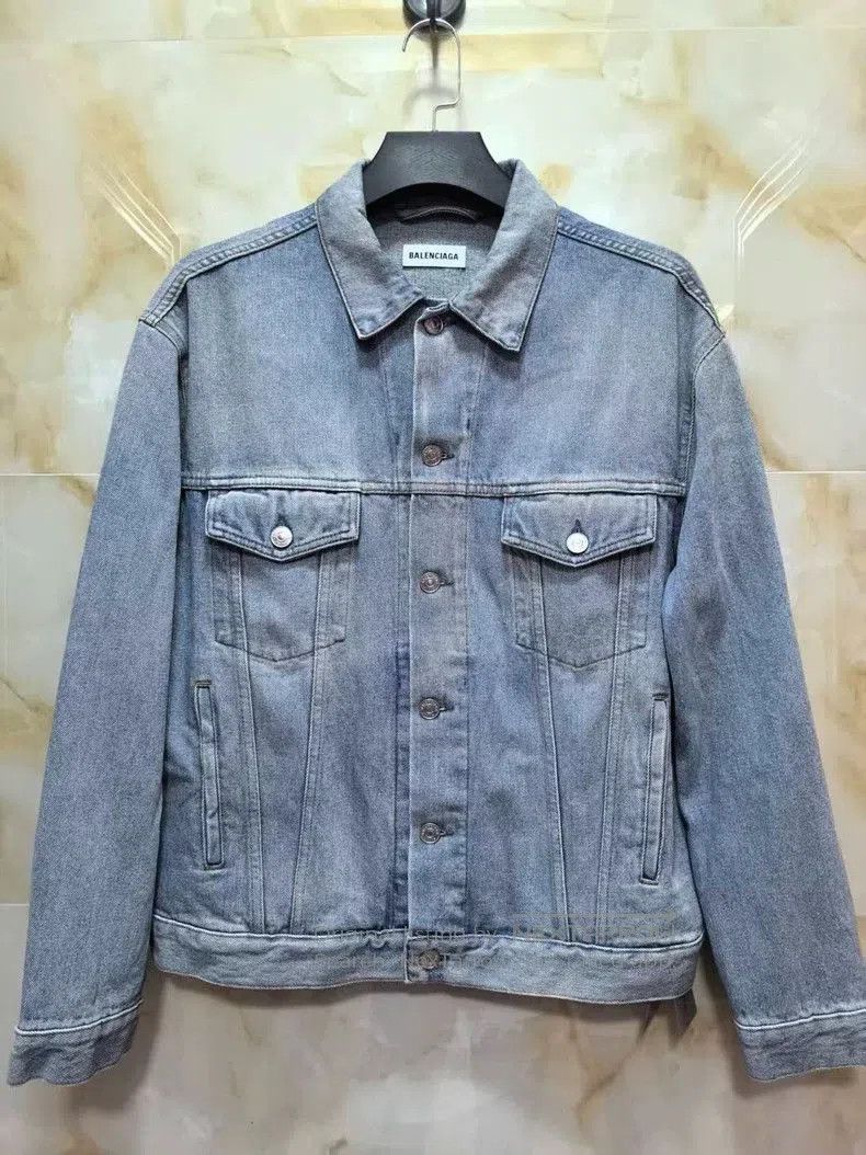 Balenciaga Balenciaga Light Wash Denim Jacket. Size US S / EU 44-46 / 1 - 1 Thumbnail