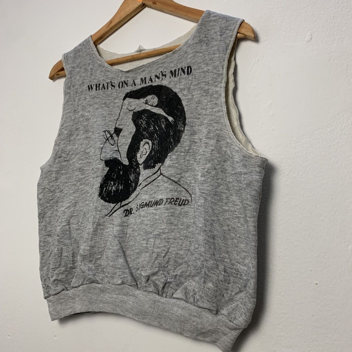 Vintage Vintage 90s Dr. Sigmund Freud distressed tank top rare Size US S / EU 44-46 / 1 - 2 Thumbnail