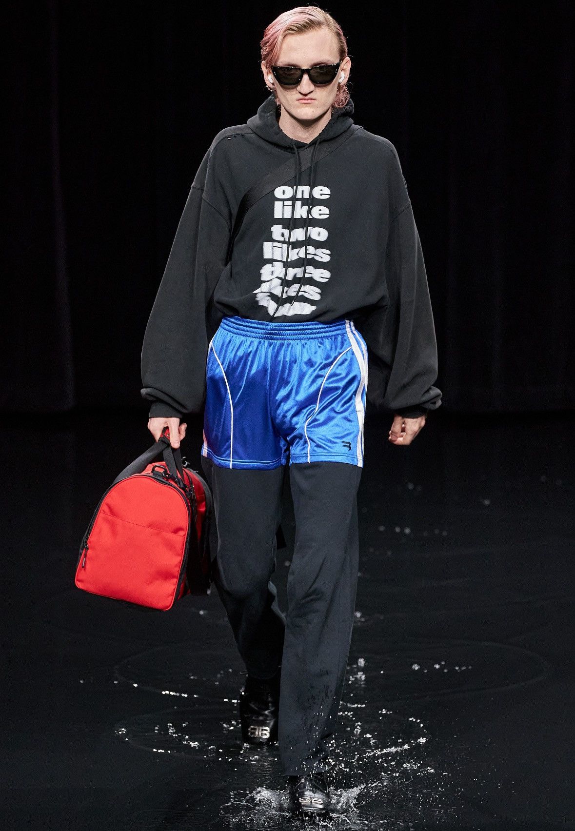 Balenciaga Winter 20 One like Two Likes Three Likes Four Hoodie Size US S / EU 44-46 / 1 - 3 Thumbnail