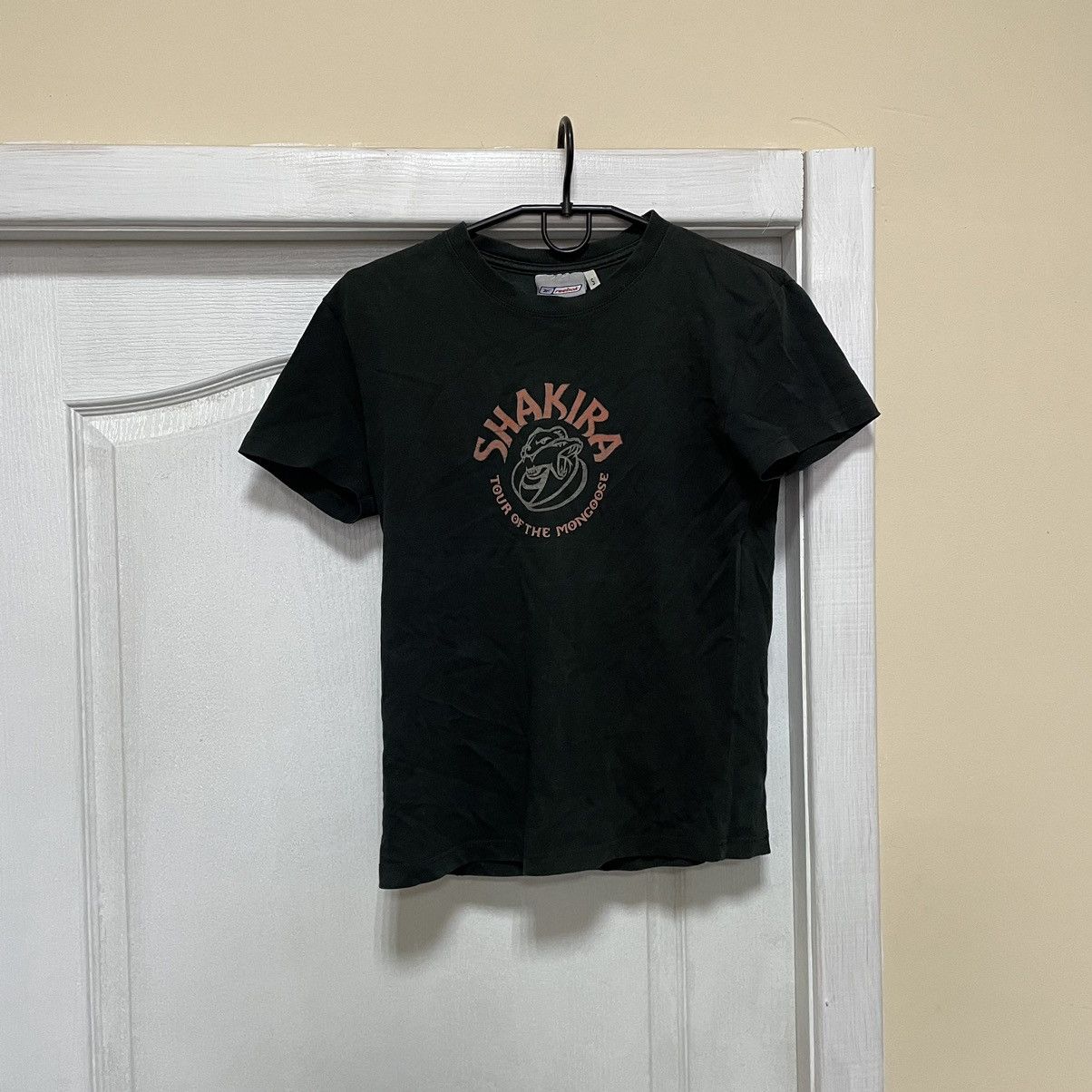 Band Tees × Rap Tees × Reebok 2002 Shakira Tour Shirt Vintage Reebok Vintage Band Tees Size US S / EU 44-46 / 1 - 1 Thumbnail