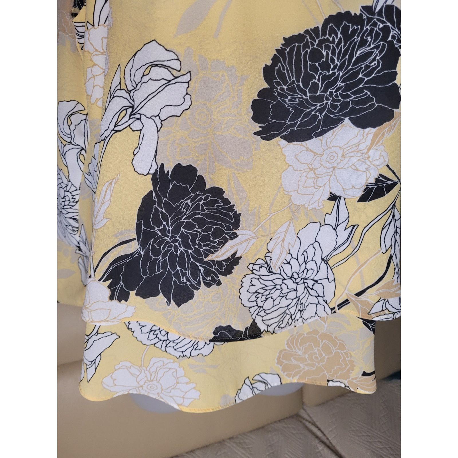 Liz Claiborne Liz Claiborne Blouse Yellow/Black Sleeveless V Neck Sz M Size M / US 6-8 / IT 42-44 - 4 Thumbnail