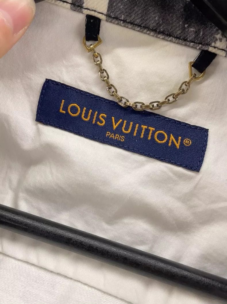 Louis Vuitton Louis Vuitton Comic shirt short sleeve 2504-Nextarrow Size US S / EU 44-46 / 1 - 6 Thumbnail