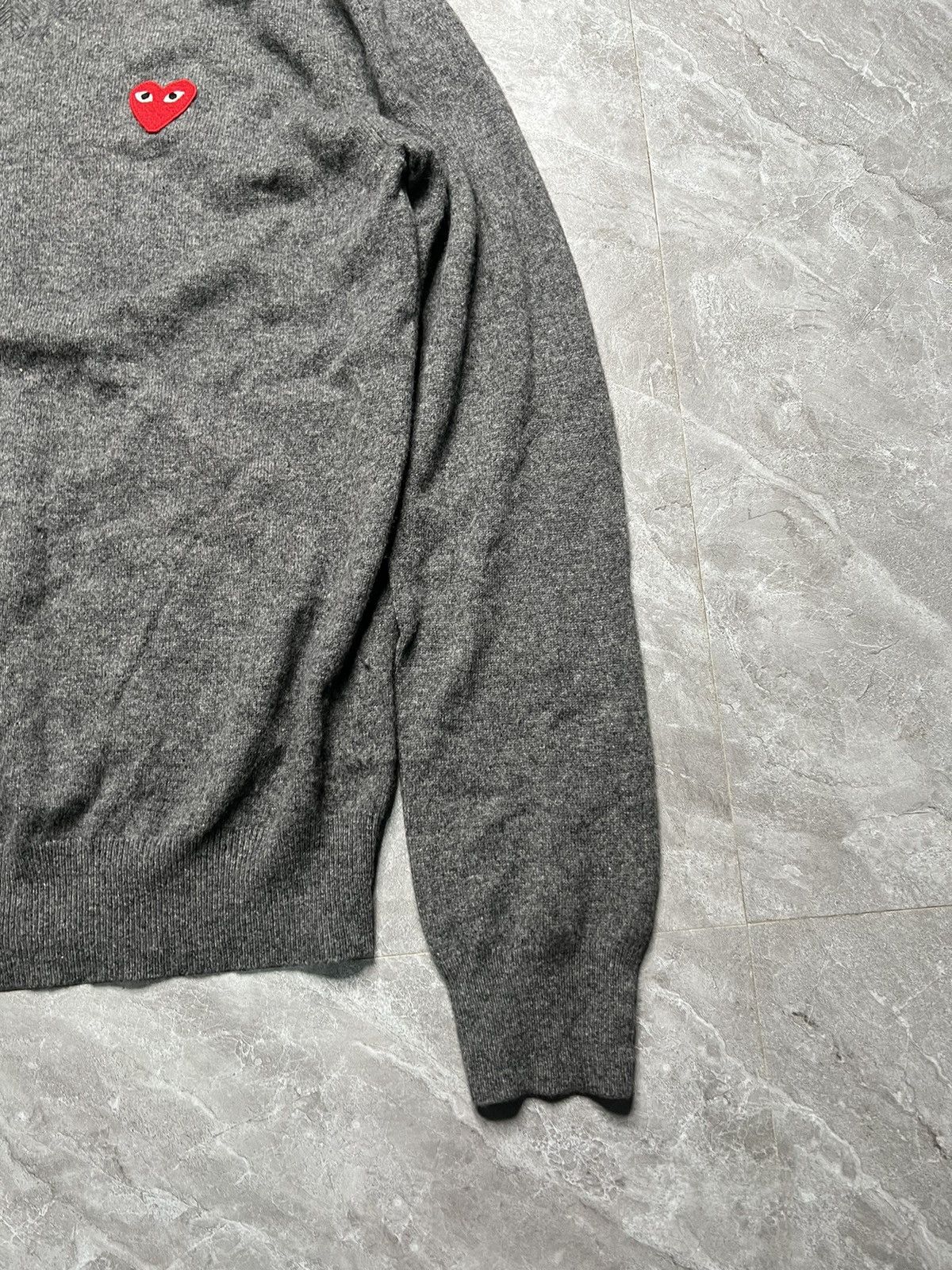 Comme des Garcons PLAY Play CDG F/W 04 Chest heart Logo Wool Sweater Size US M / EU 48-50 / 2 - 2 Thumbnail